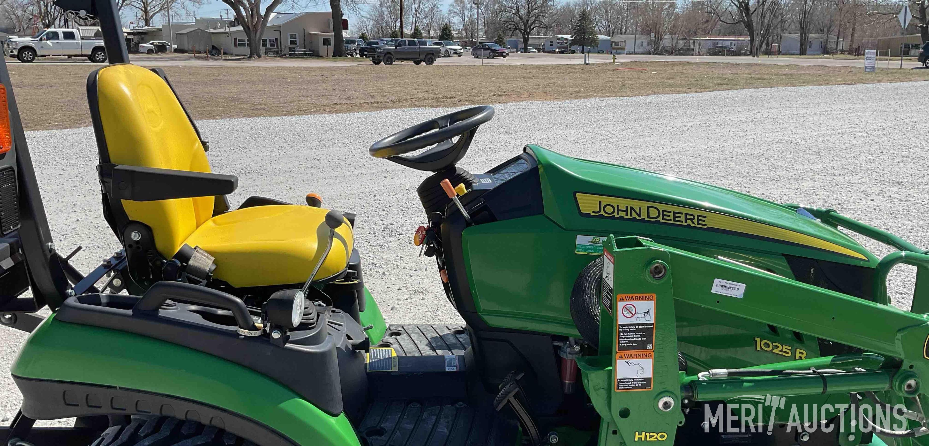 2015 John Deere 1025R MFWD Tractor