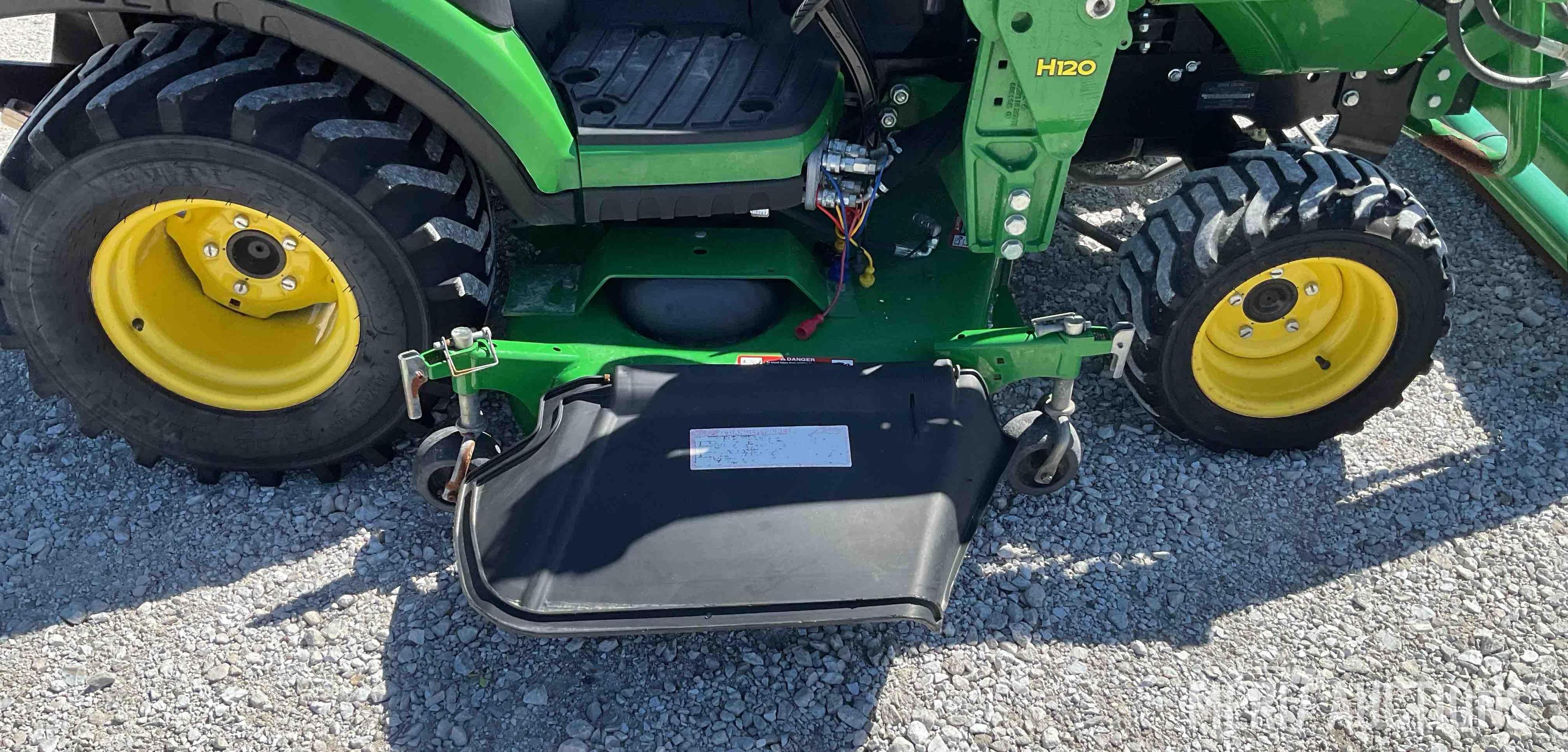 2015 John Deere 1025R MFWD Tractor