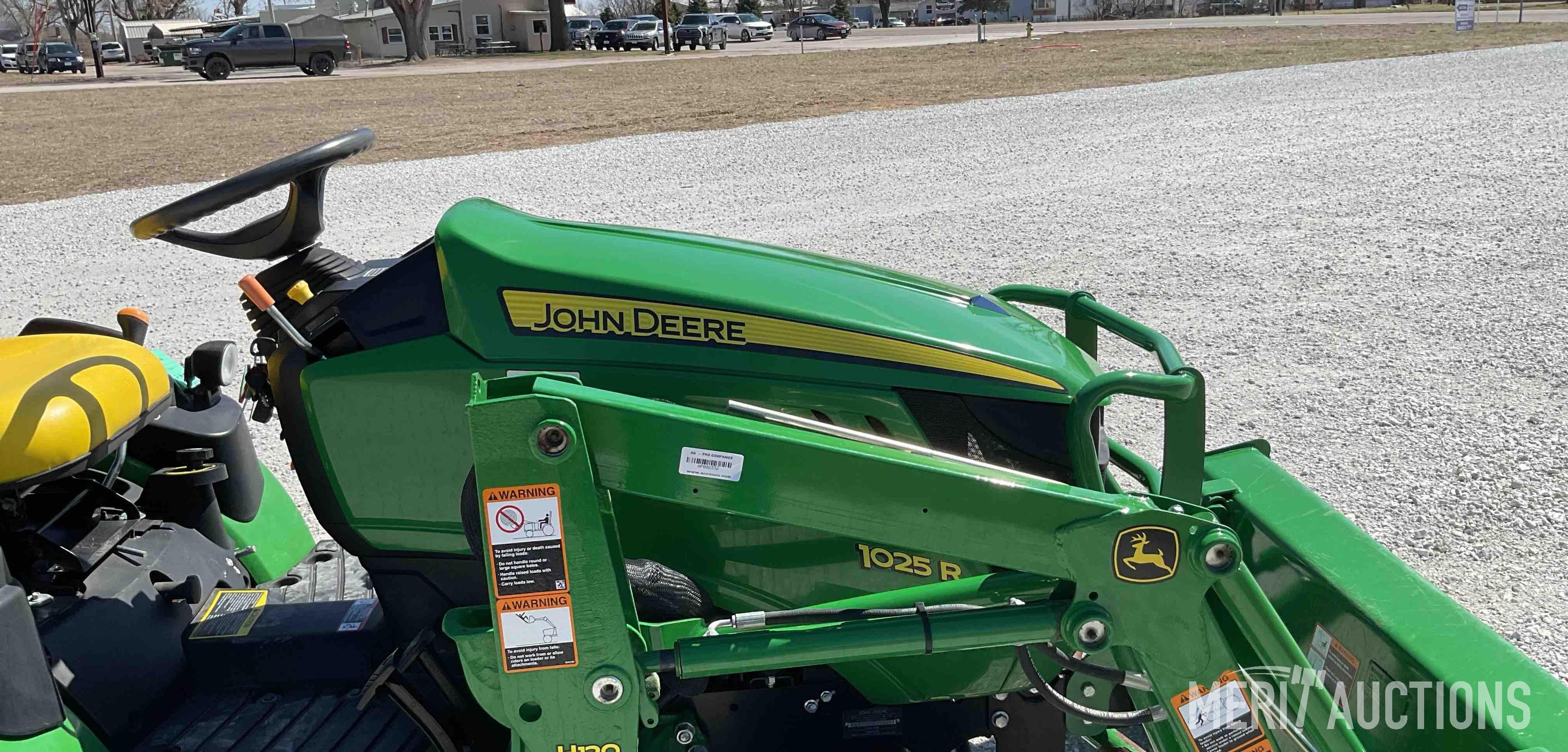 2015 John Deere 1025R MFWD Tractor