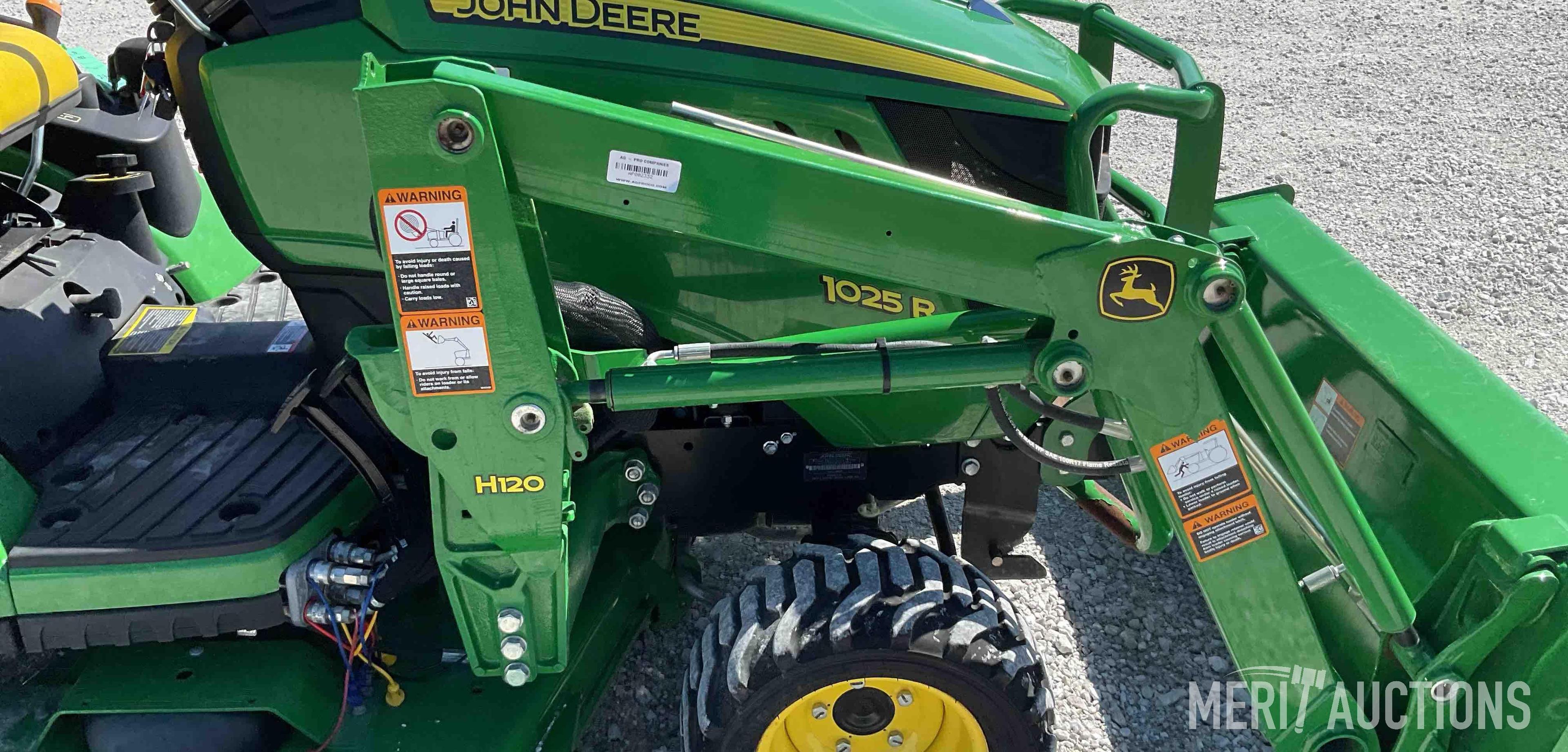 2015 John Deere 1025R MFWD Tractor