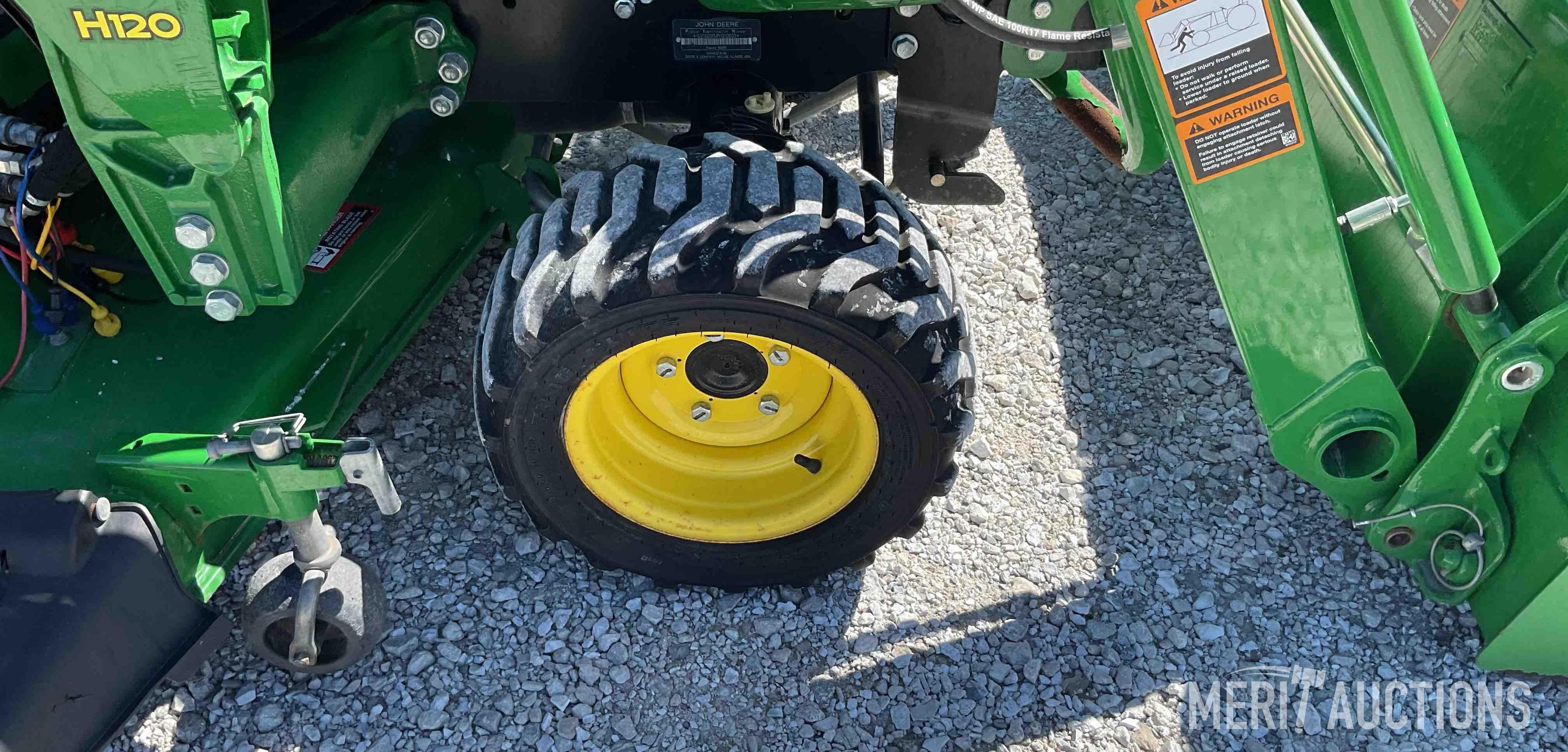 2015 John Deere 1025R MFWD Tractor