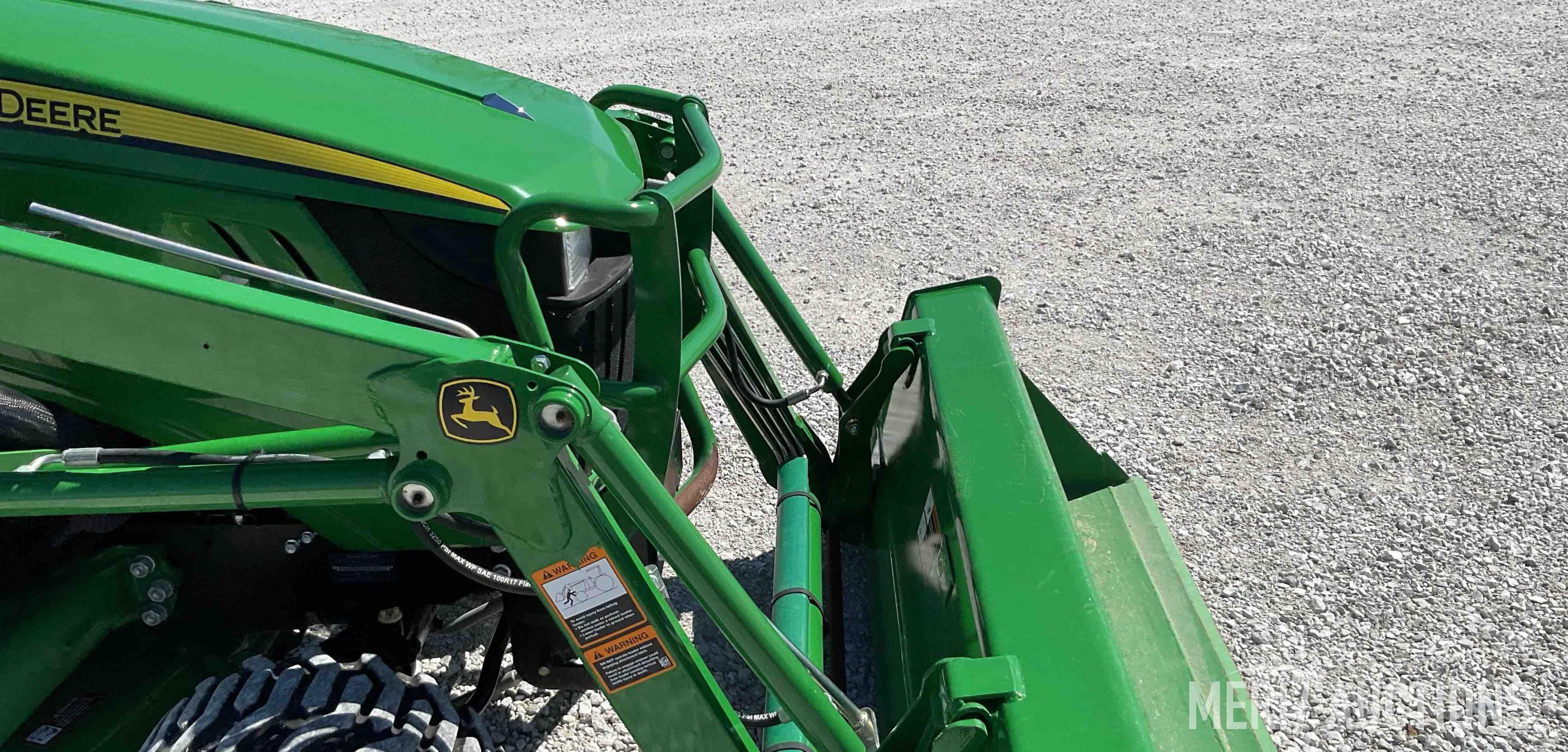 2015 John Deere 1025R MFWD Tractor