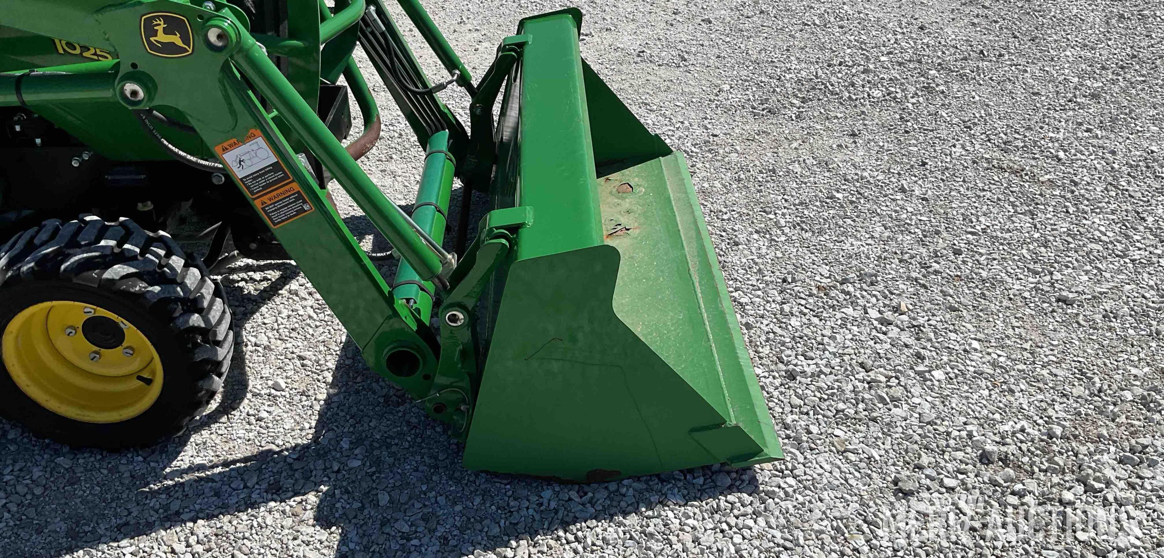 2015 John Deere 1025R MFWD Tractor
