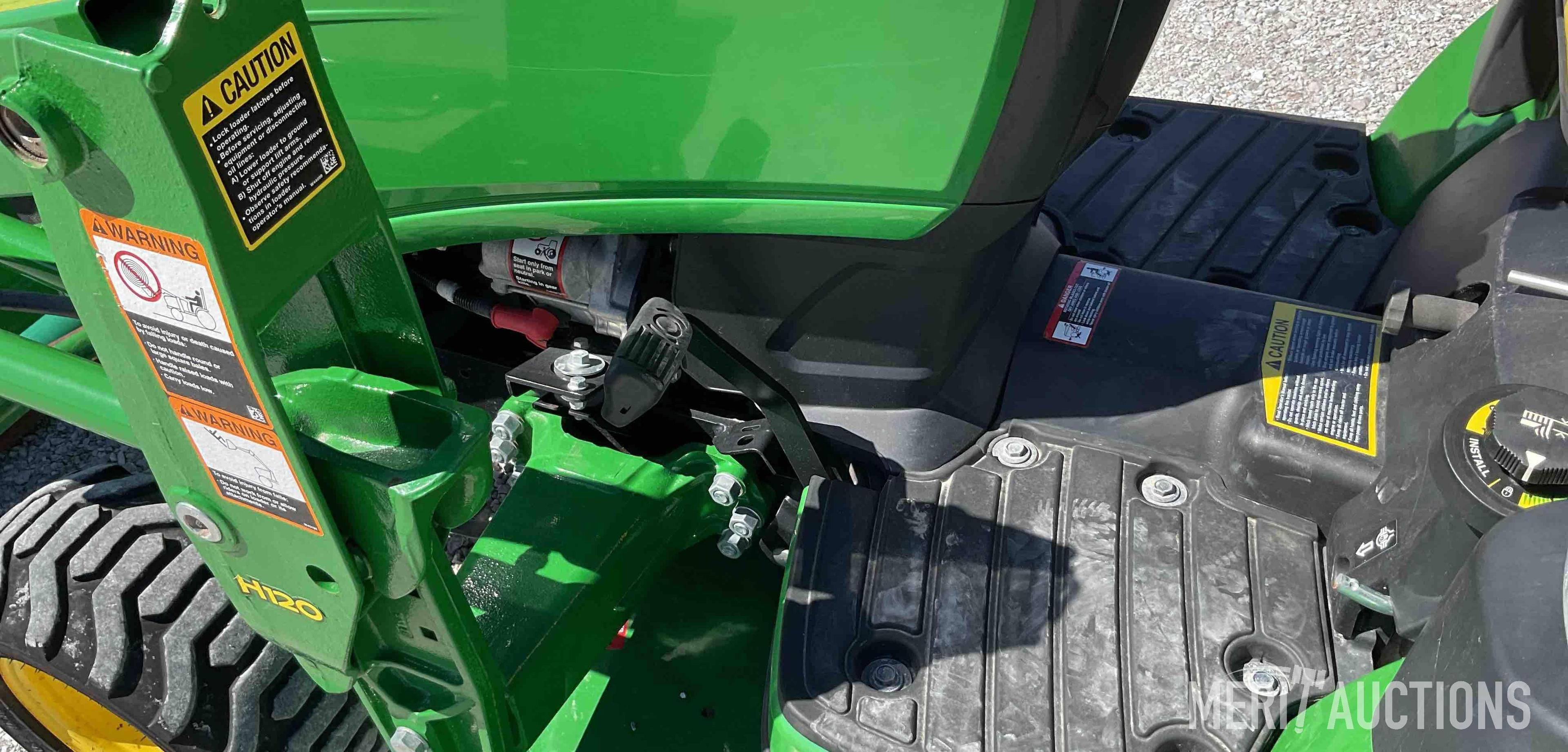 2015 John Deere 1025R MFWD Tractor