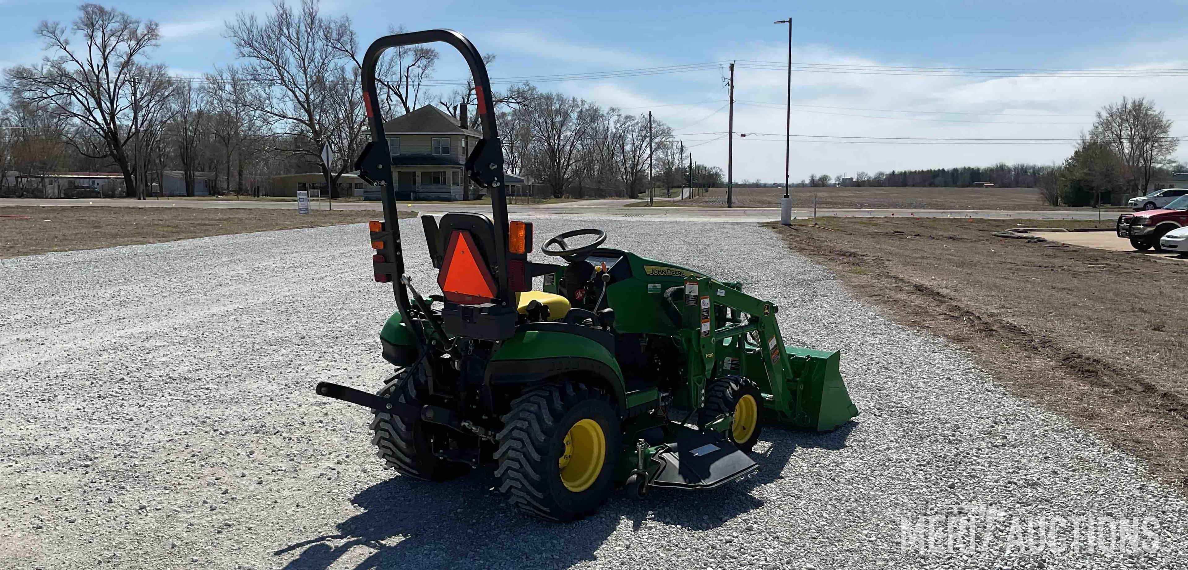 2015 John Deere 1025R MFWD Tractor
