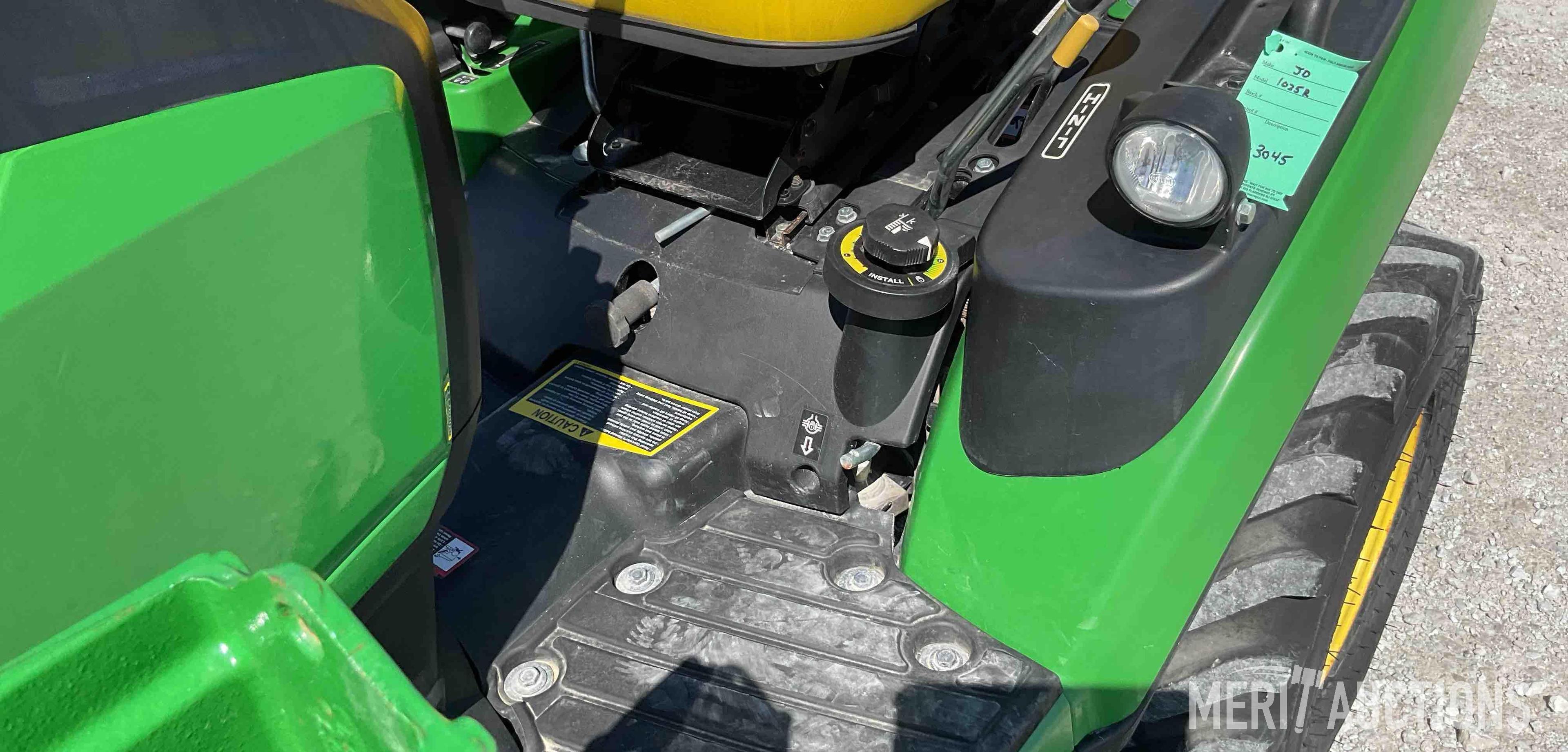 2015 John Deere 1025R MFWD Tractor