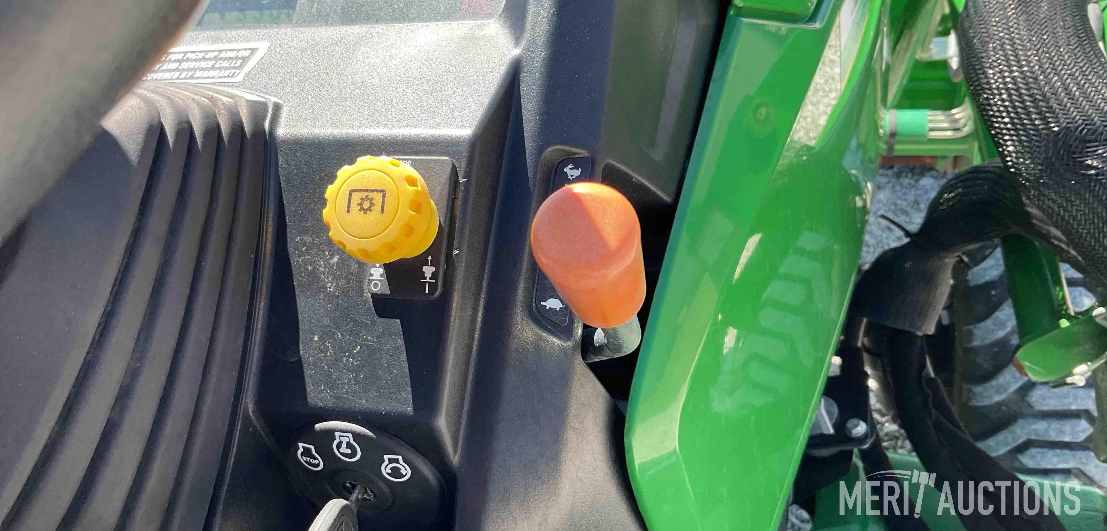2015 John Deere 1025R MFWD Tractor