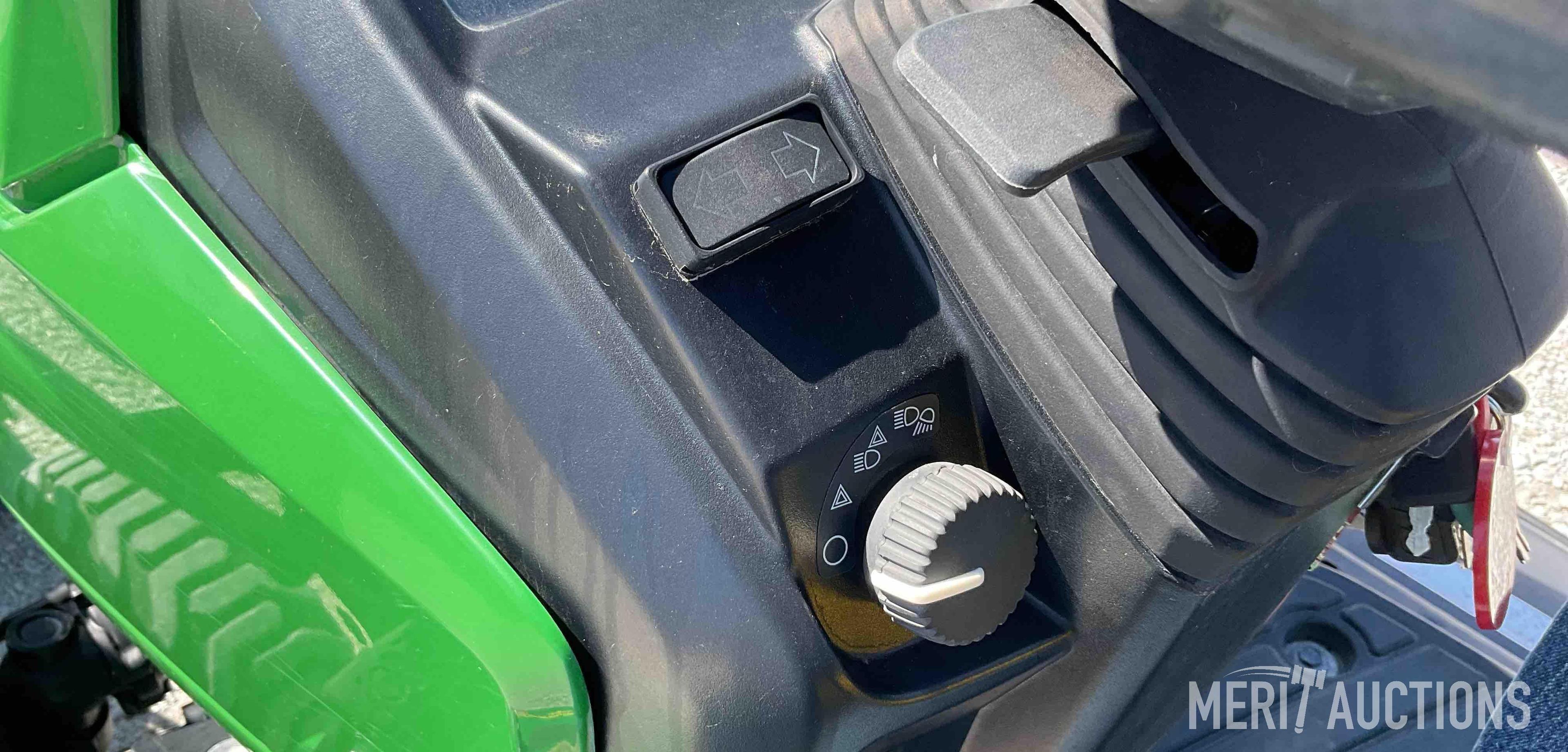 2015 John Deere 1025R MFWD Tractor
