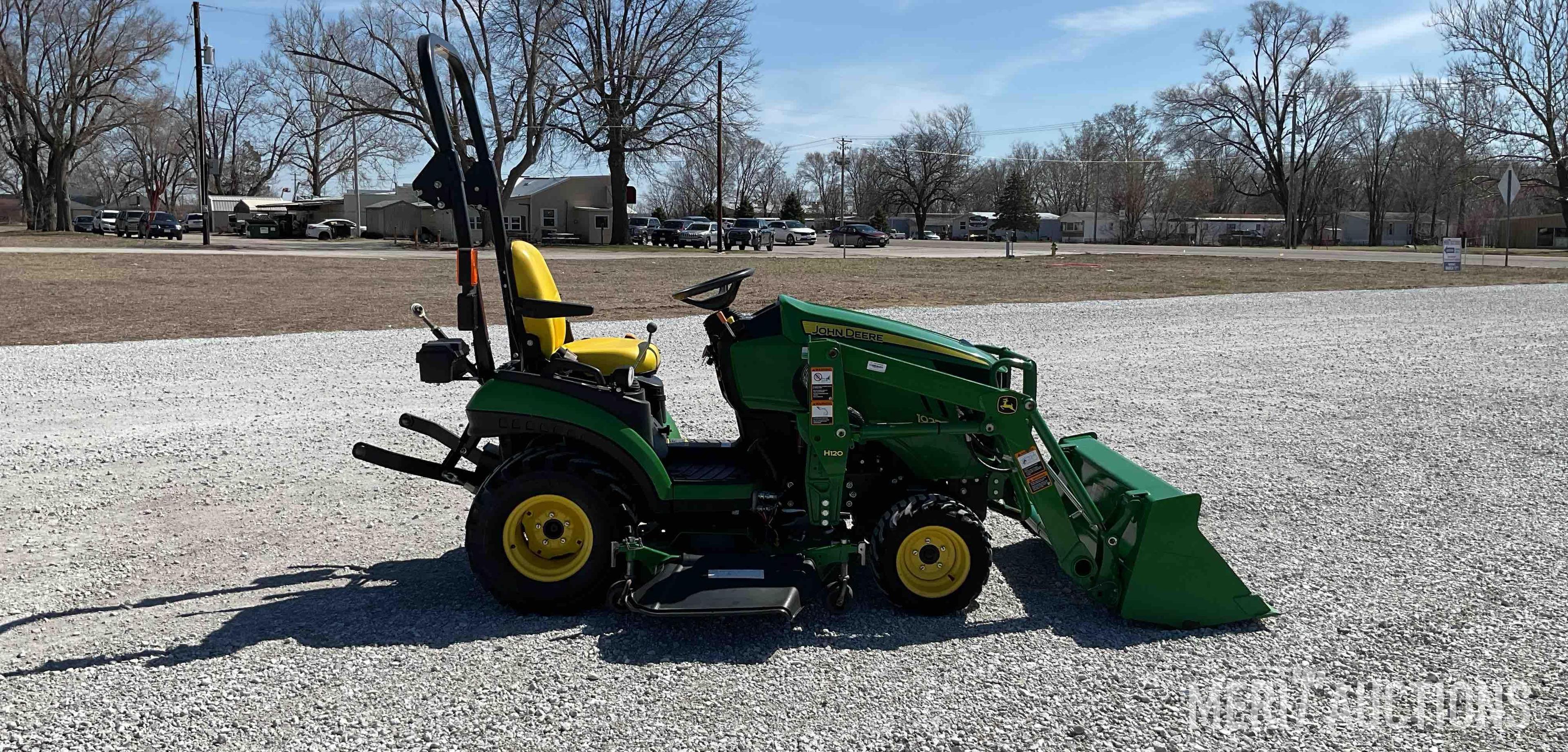 2015 John Deere 1025R MFWD Tractor