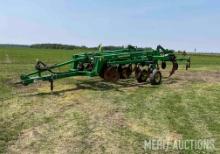 2000 John Deere 2700