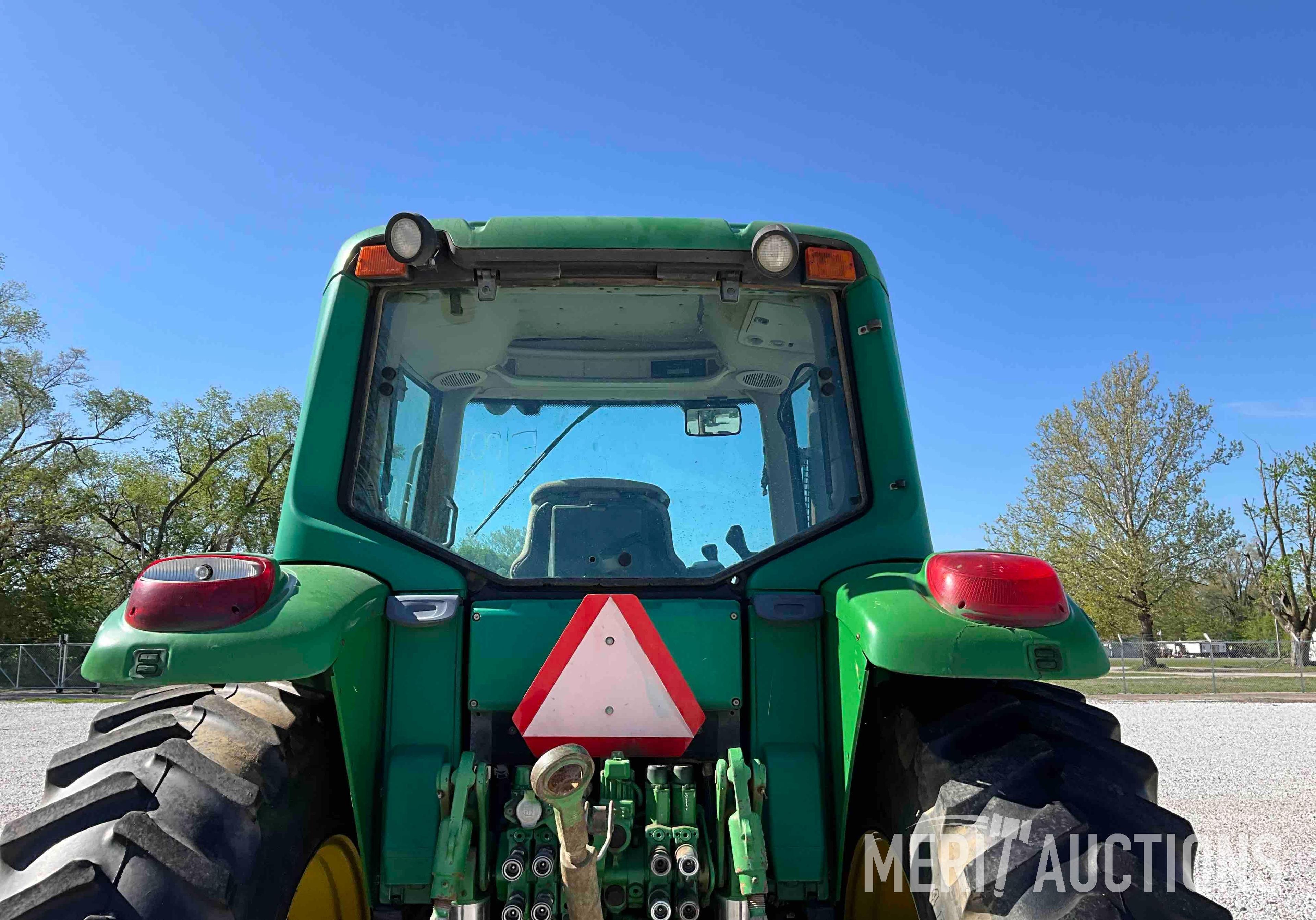 John Deere 7320 MFWD Tractor