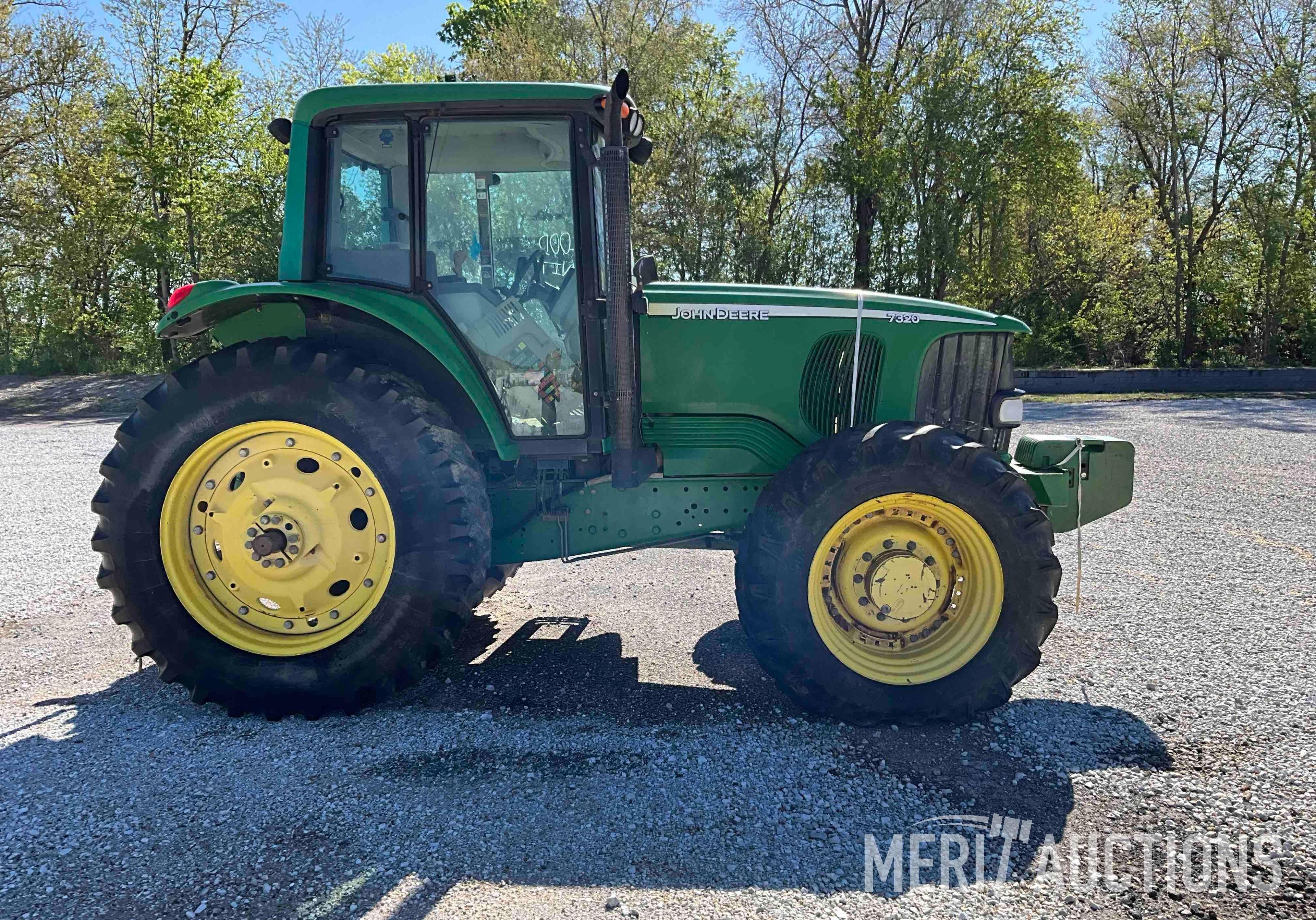 John Deere 7320 MFWD Tractor