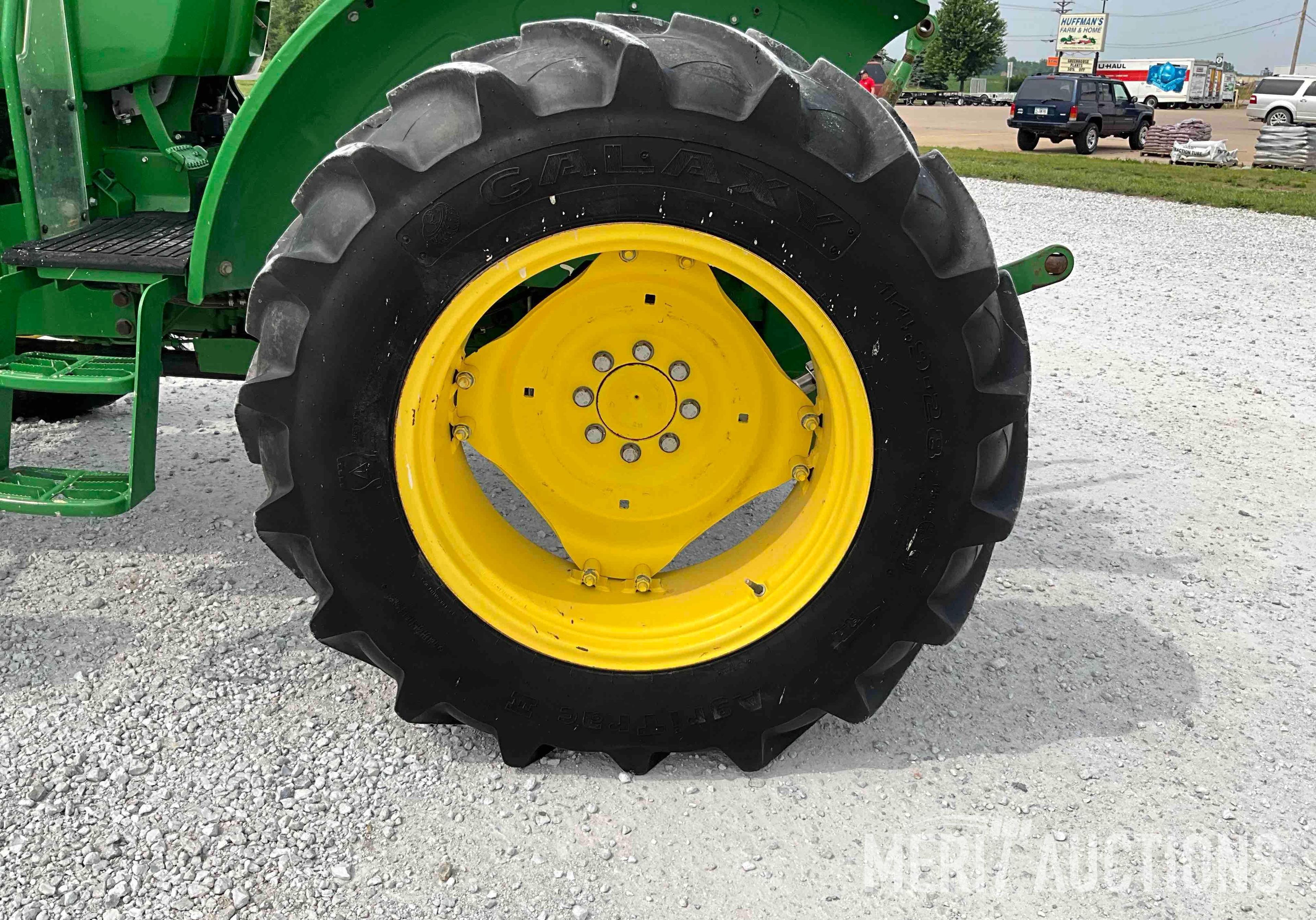 2019 John Deere 5055E Tractor