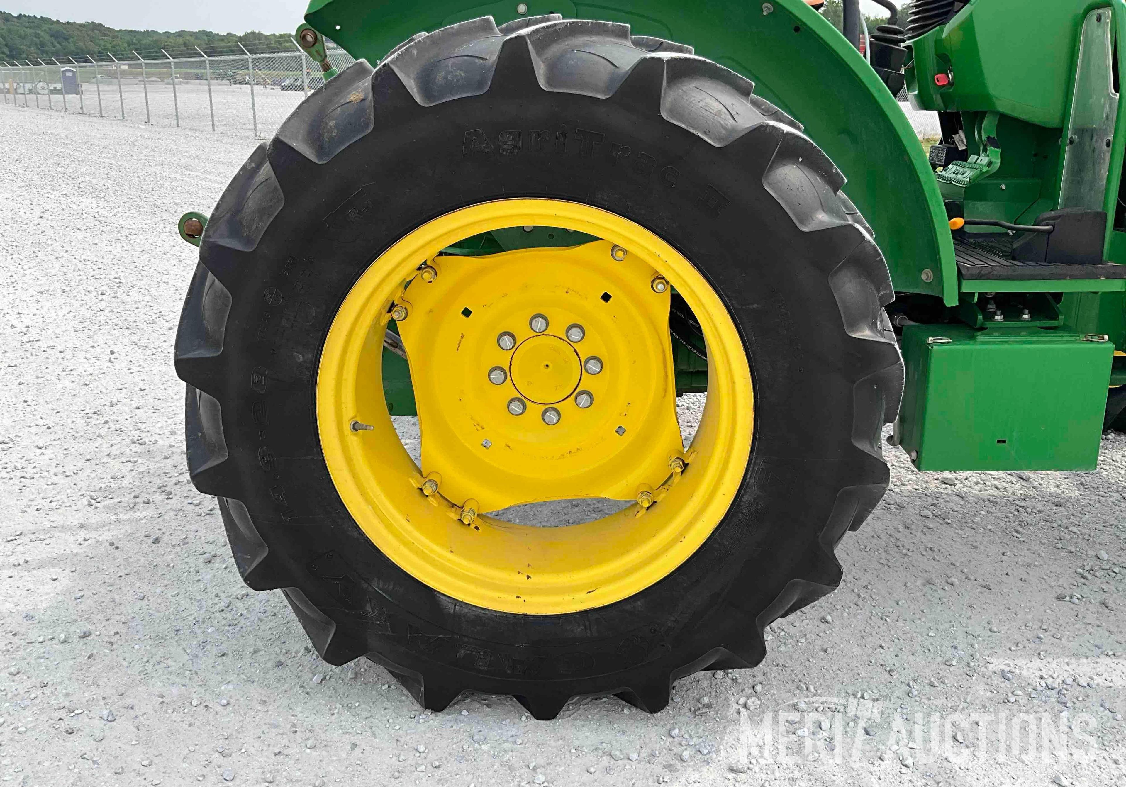 2019 John Deere 5055E Tractor