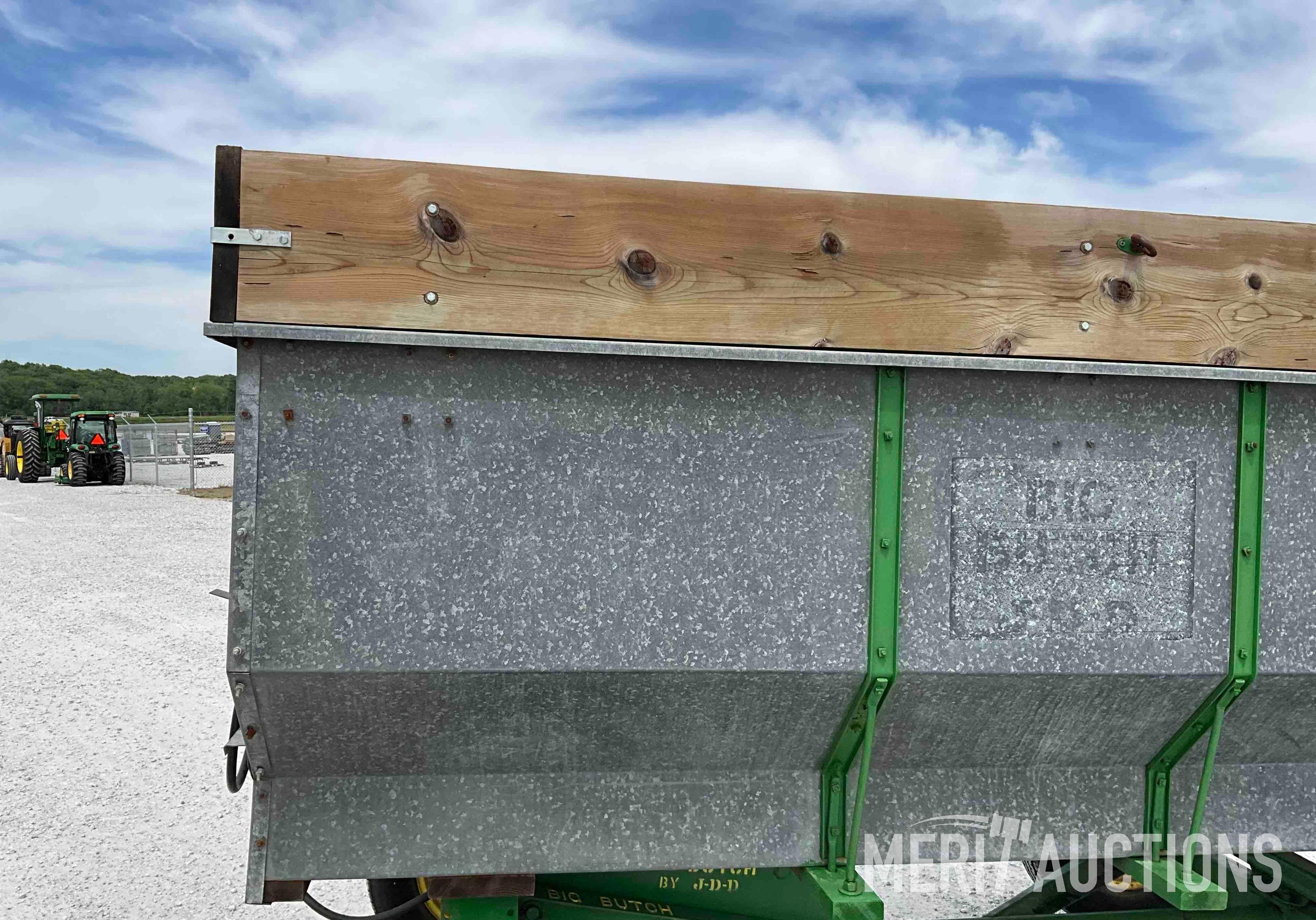 John Deere Big Butch Flair Box Wagon