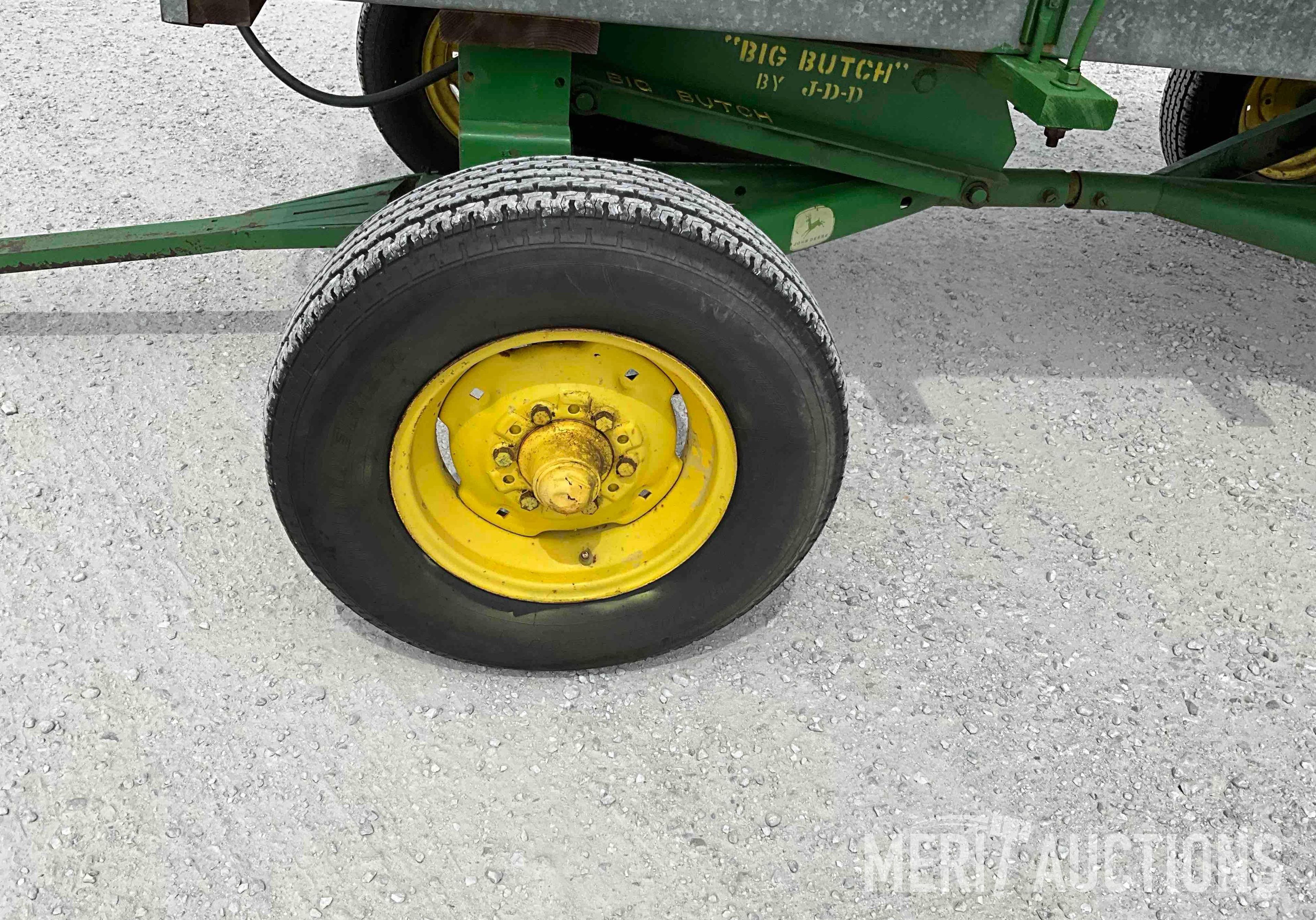 John Deere Big Butch Flair Box Wagon