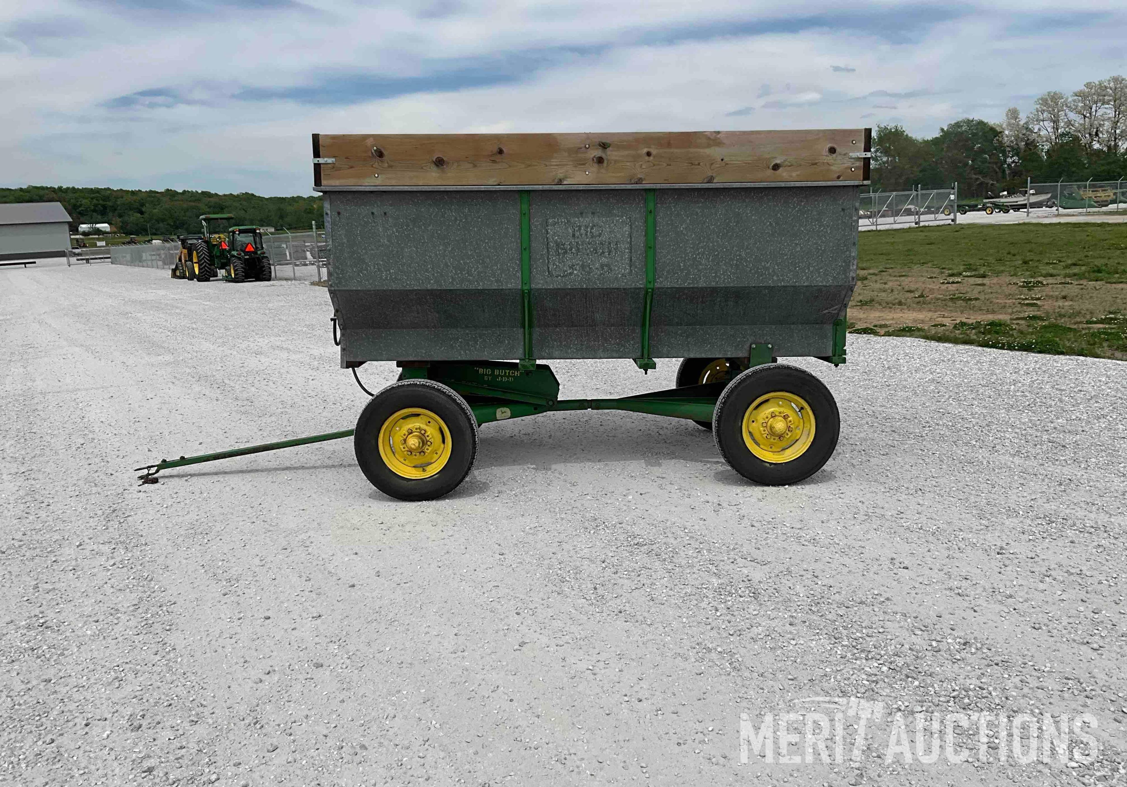 John Deere Big Butch Flair Box Wagon