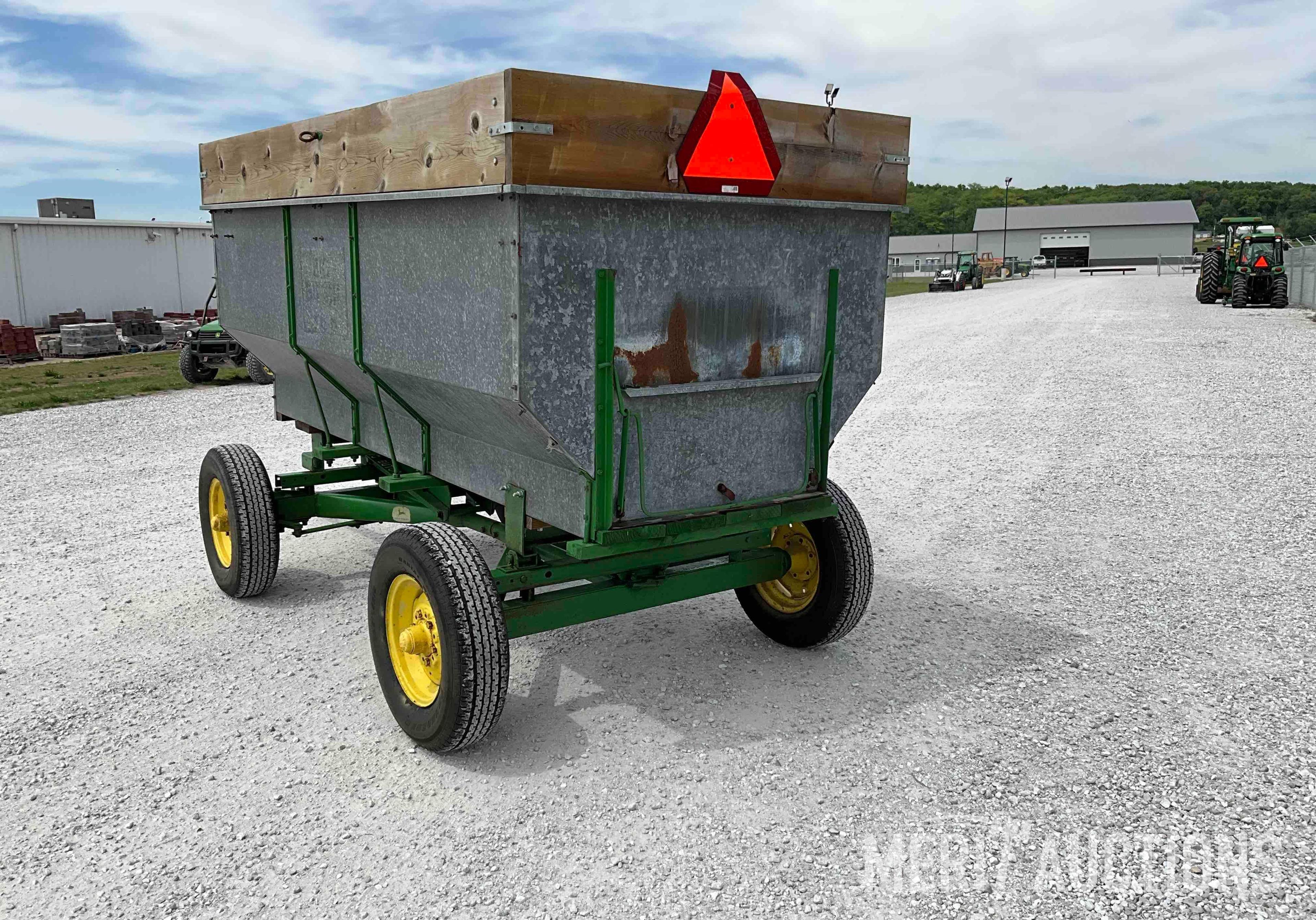 John Deere Big Butch Flair Box Wagon