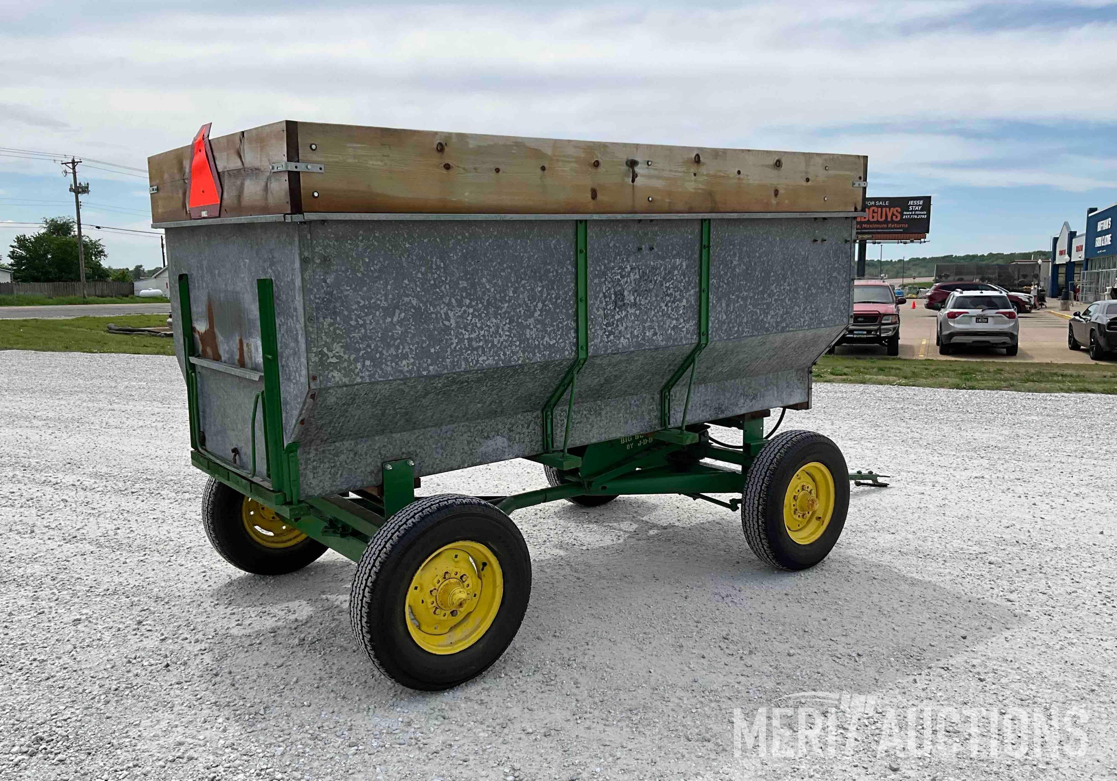 John Deere Big Butch Flair Box Wagon