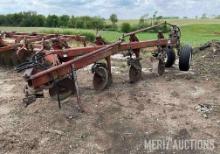 International 720 4-bottom plow - LOCATED NEAR REYNOLDS, IL