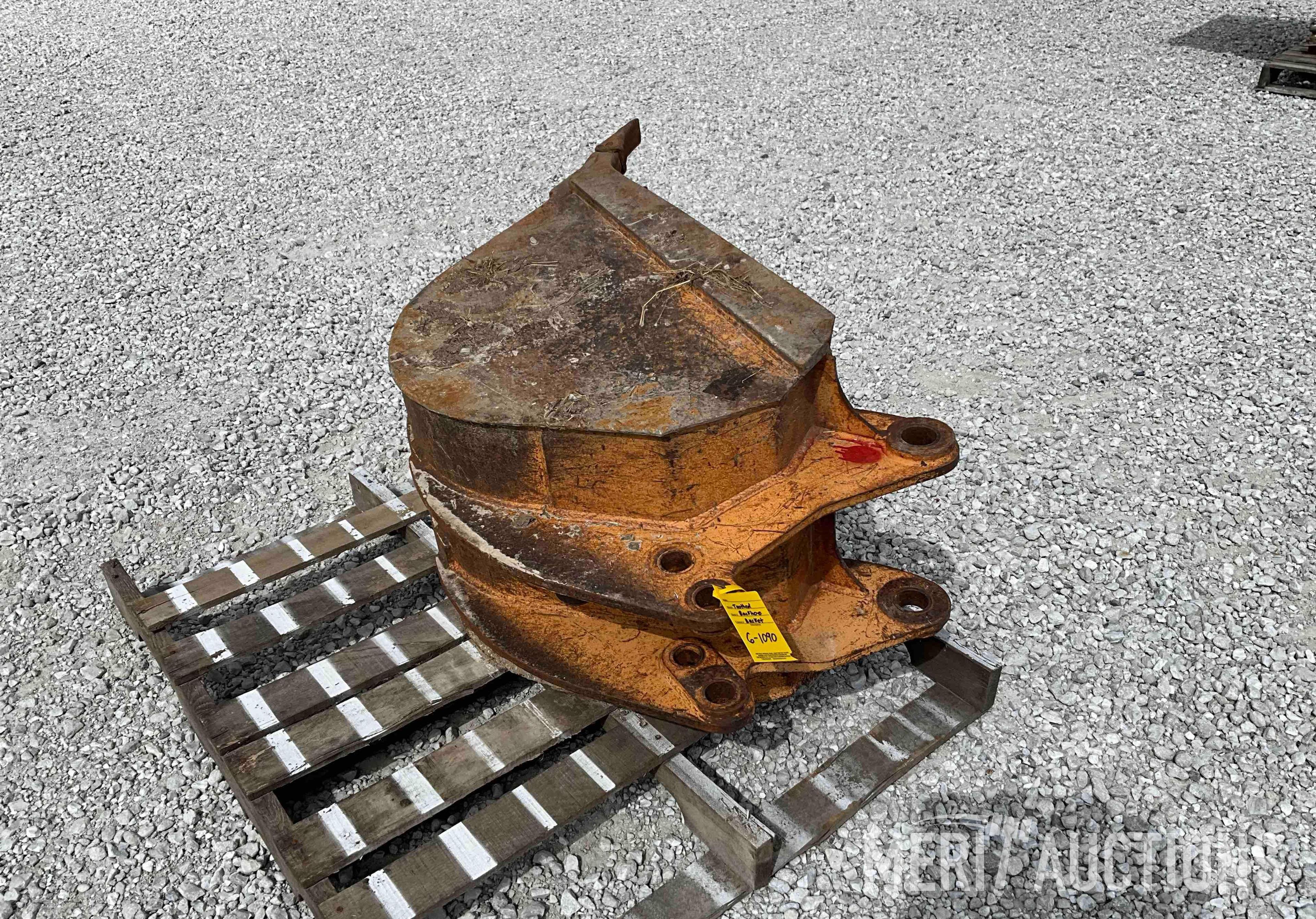 CASE Backhoe Bucket w/Teeth