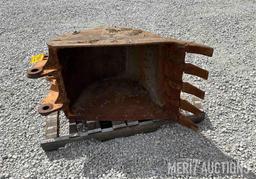 CASE Backhoe Bucket w/Teeth