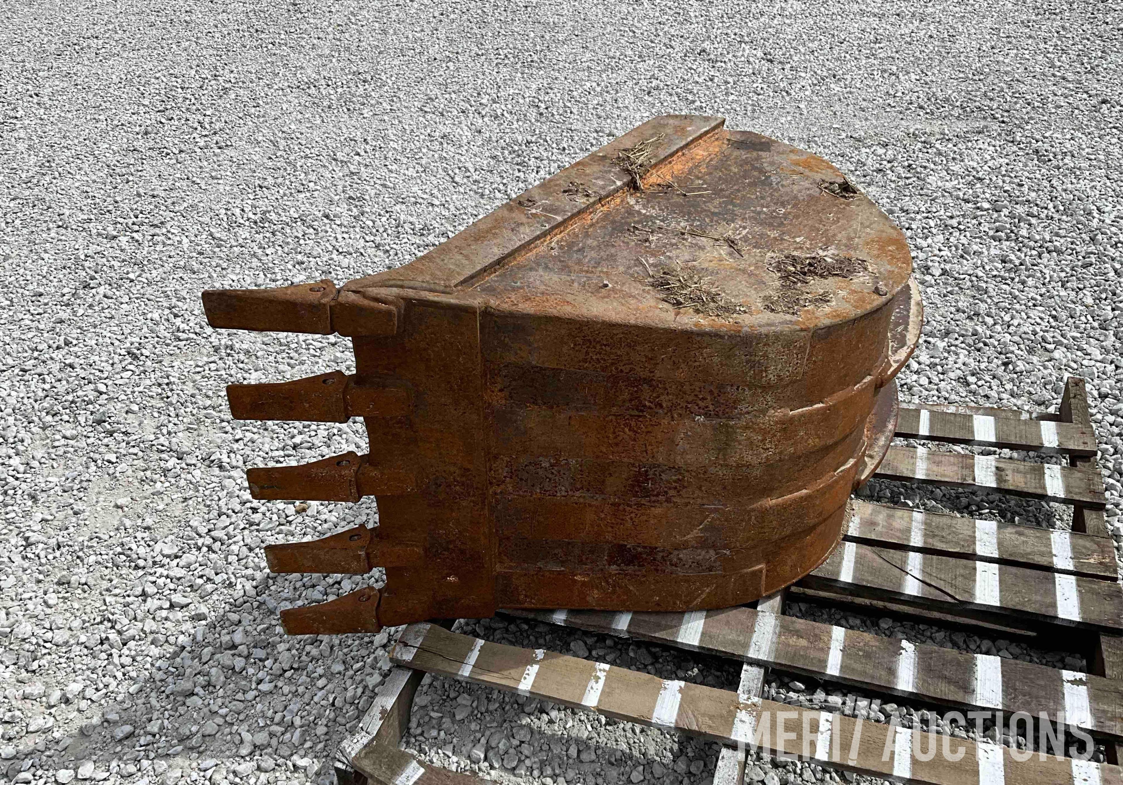 CASE Backhoe Bucket w/Teeth