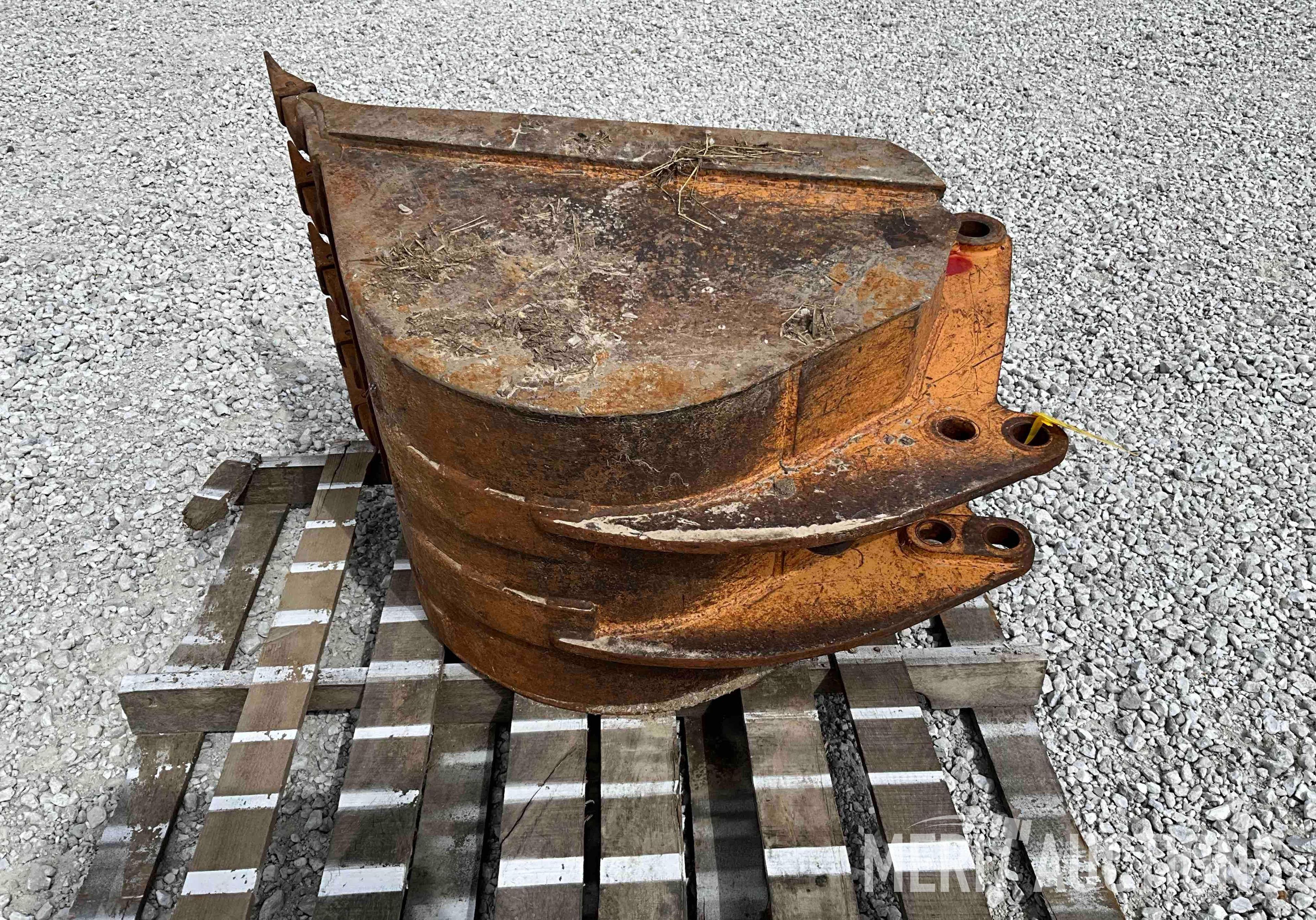 CASE Backhoe Bucket w/Teeth