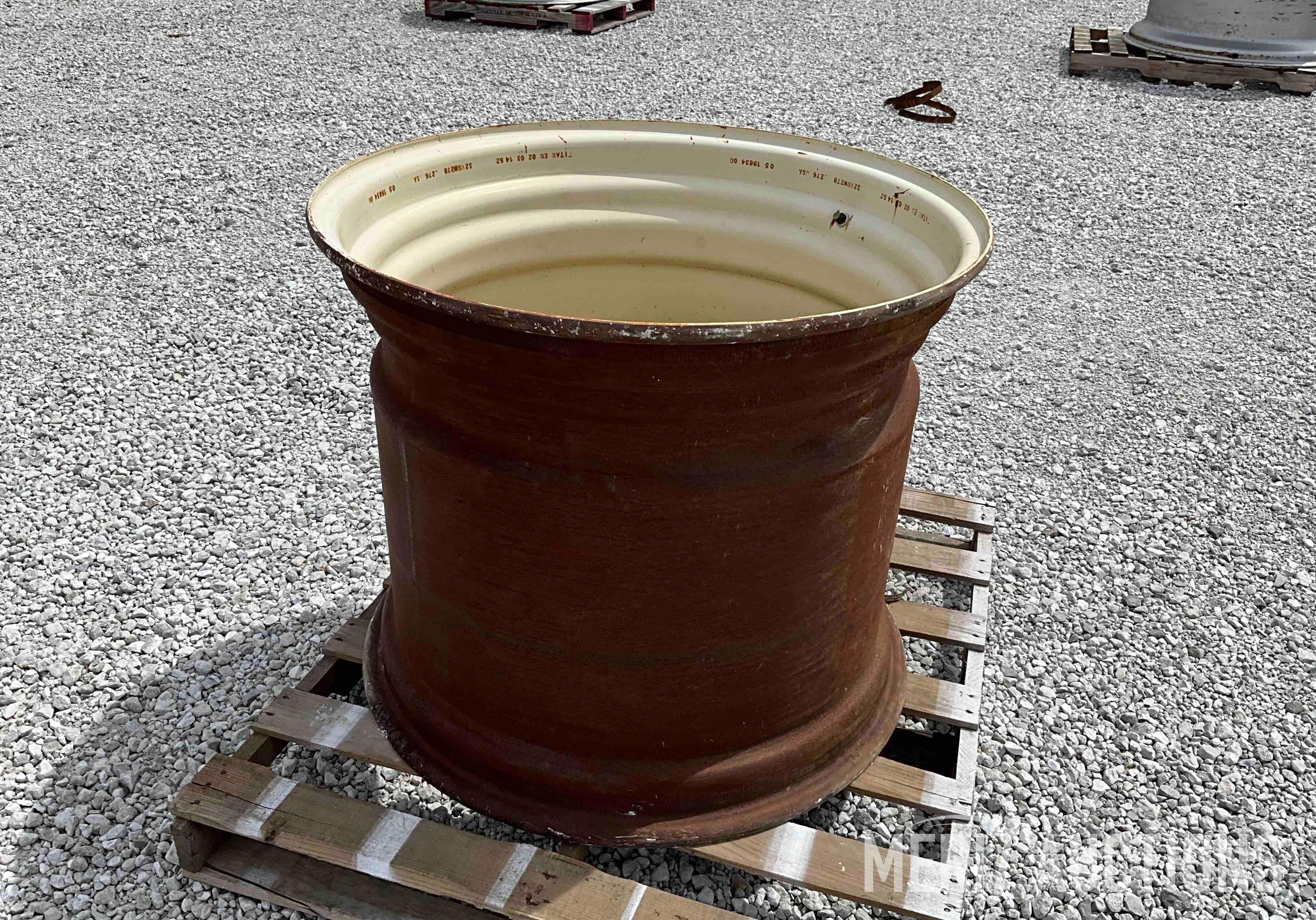 32x37 Rim