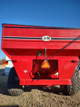 J & M 750 Auger Wagon