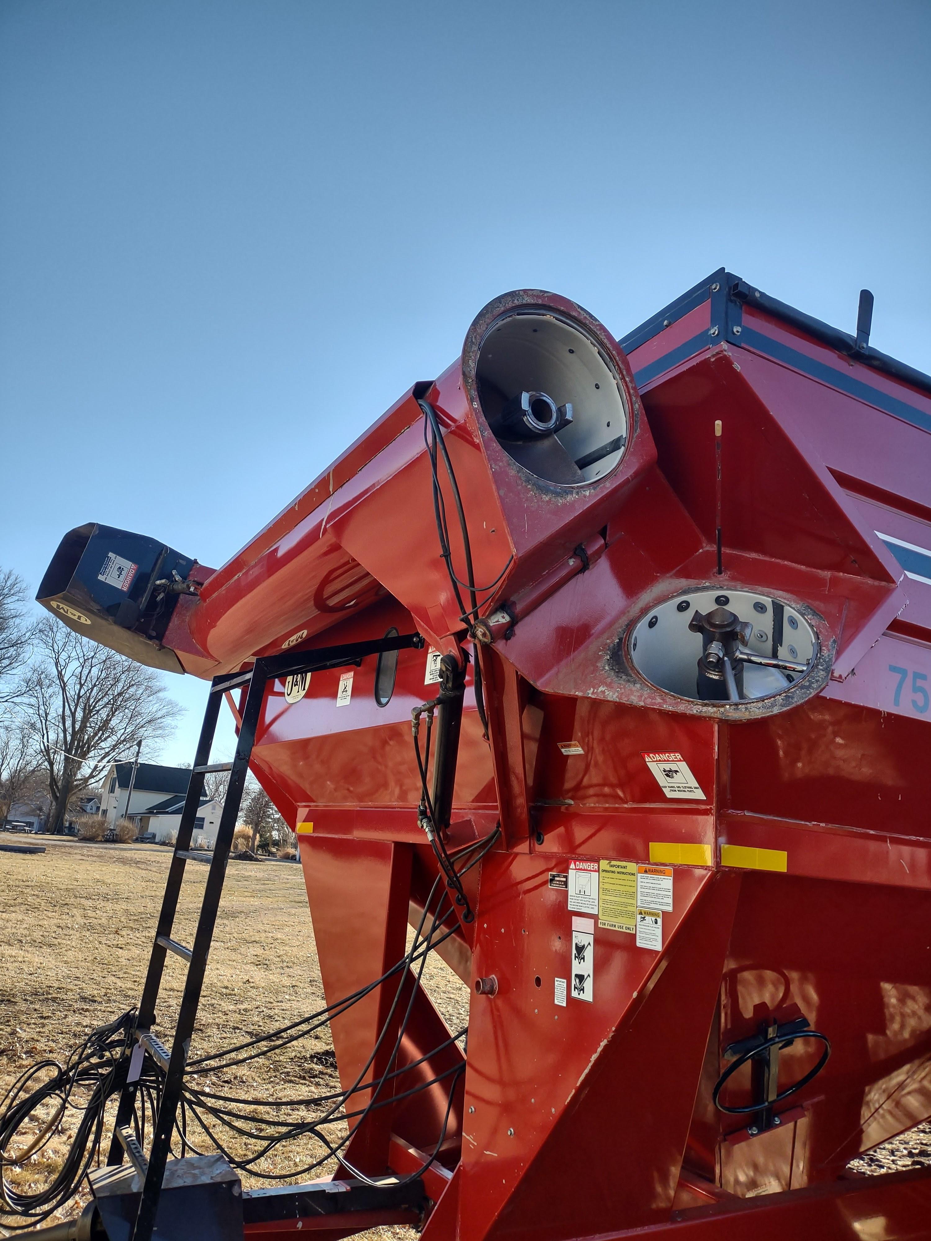 J & M 750 Auger Wagon