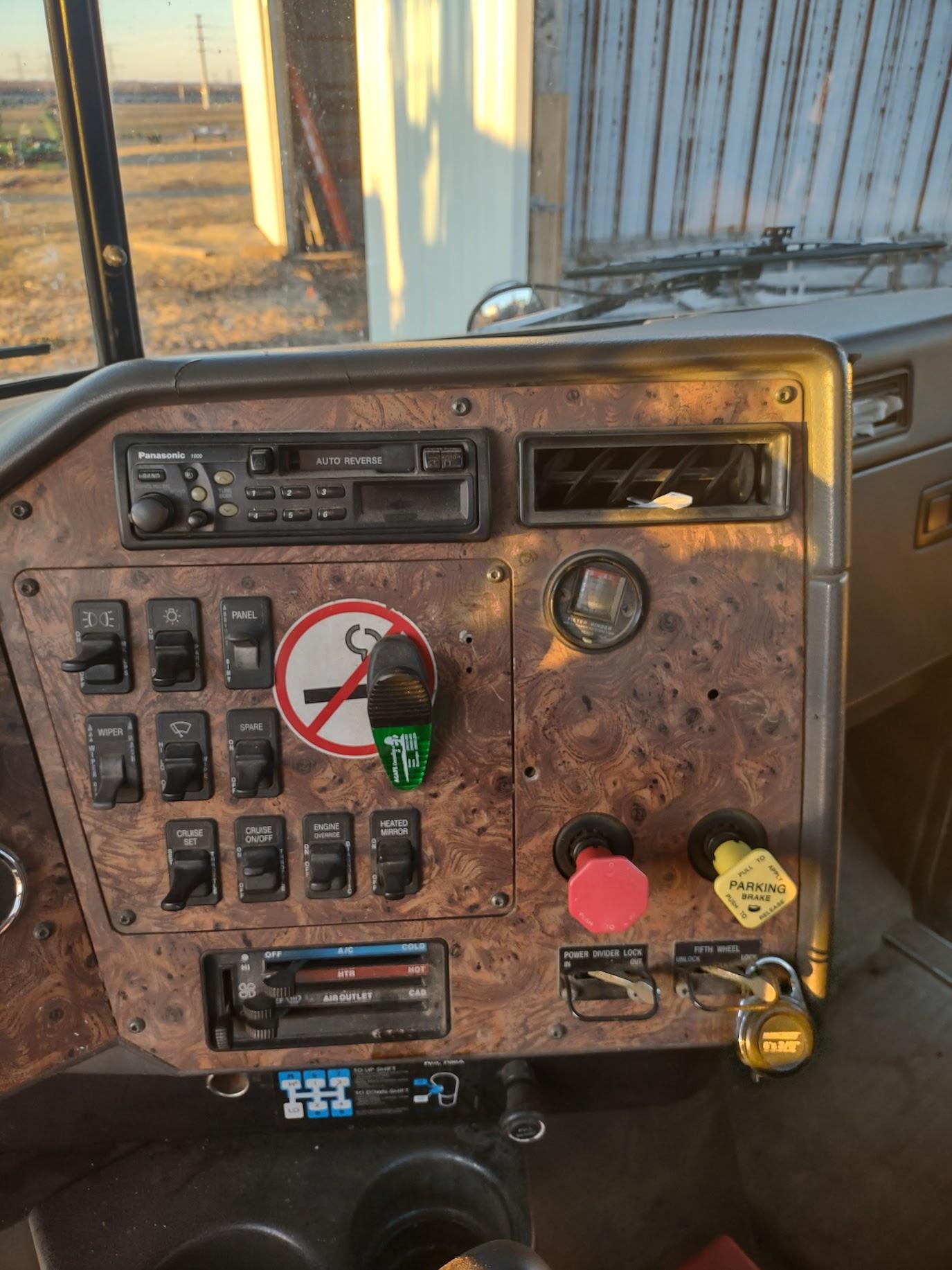 1999 IH Semi