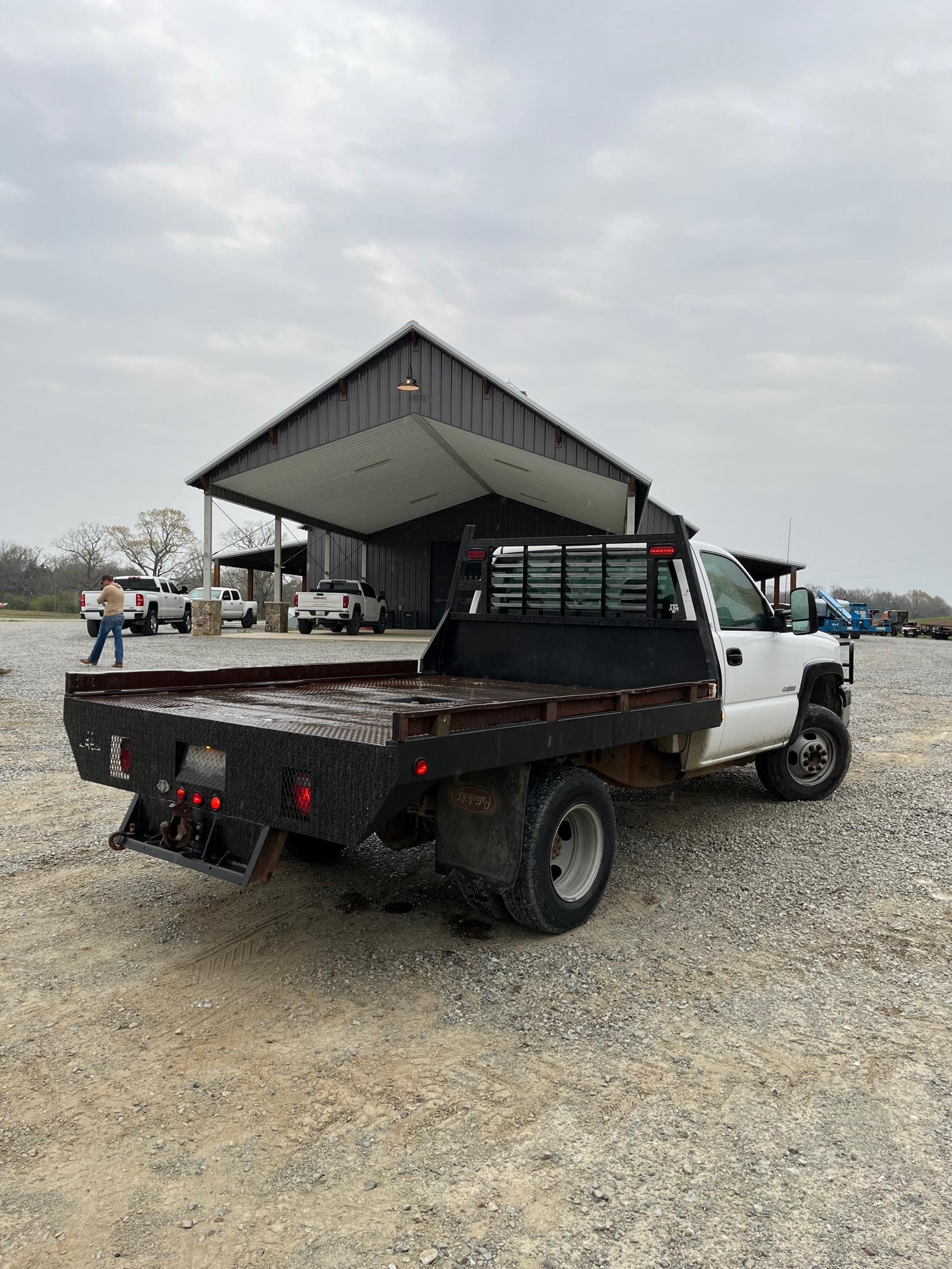 2004 CHEVY SILVERADO 3500 6.0L GAS 2X4 FLATBED VIN 1GBJC34U64E335870