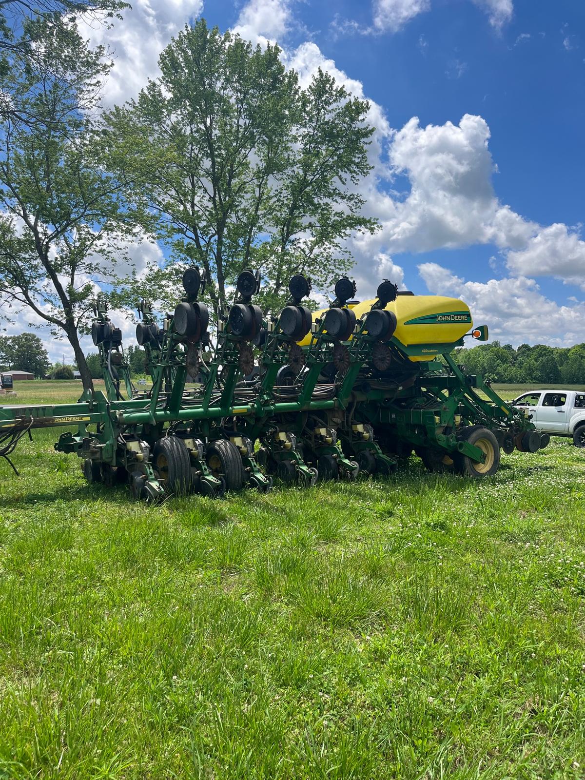 1790 JOHN DEERE 16/32 30" 16 ROW PLANTER HYDRAULIC DOWN FORCE 1790