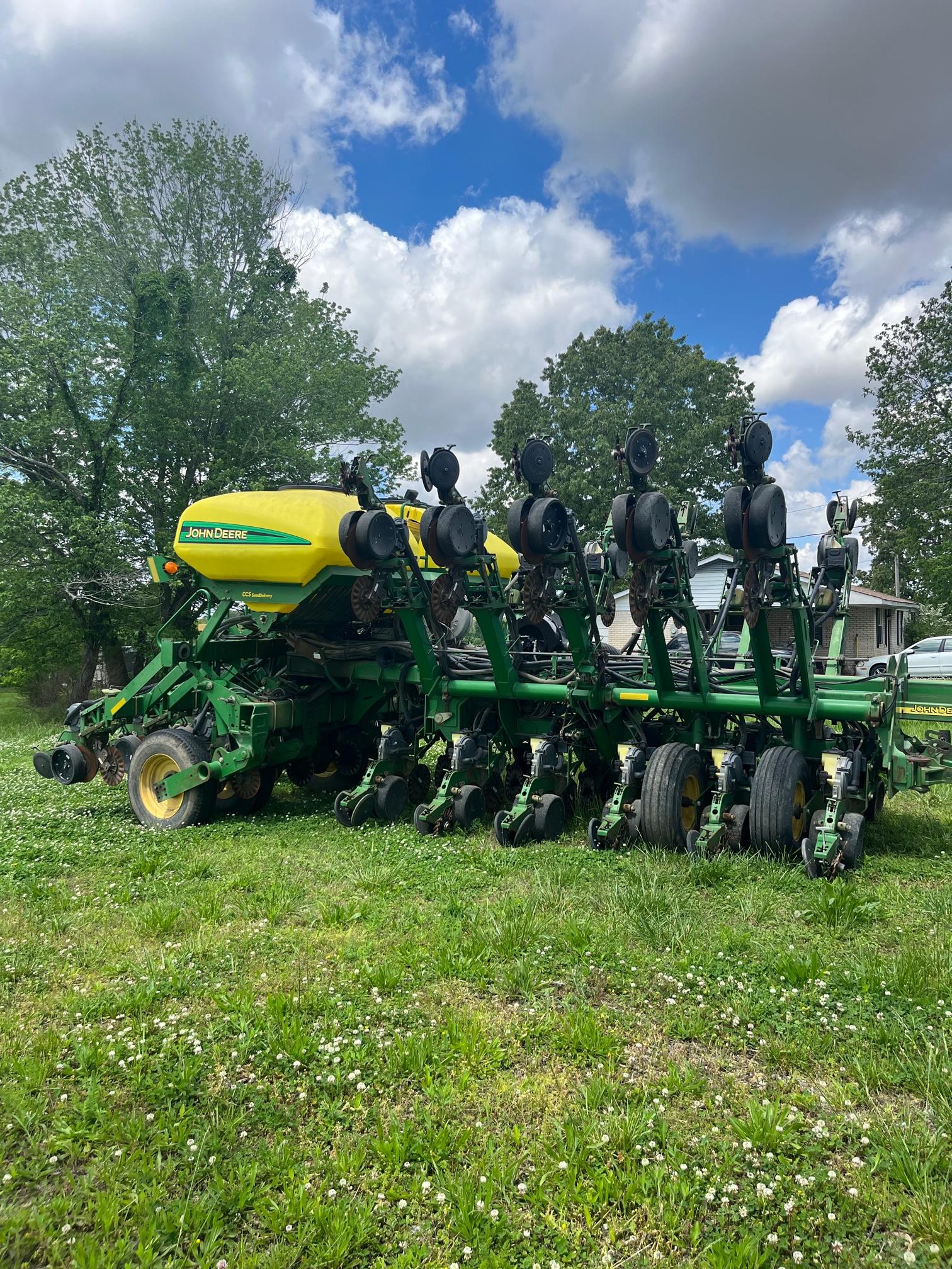 1790 JOHN DEERE 16/32 30" 16 ROW PLANTER HYDRAULIC DOWN FORCE 1790