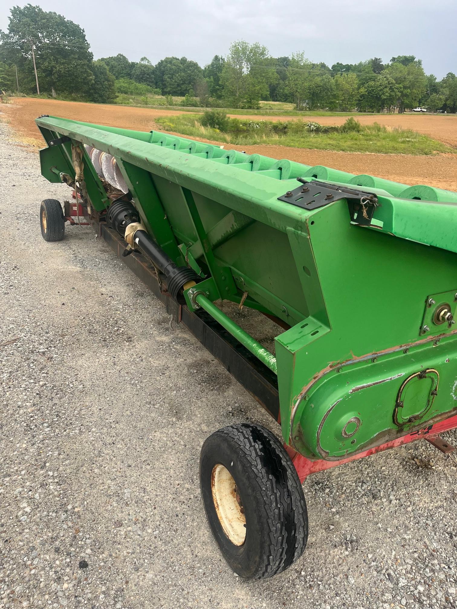 893 JOHN DEERE 19" CORN HEAD WITH TRAILER