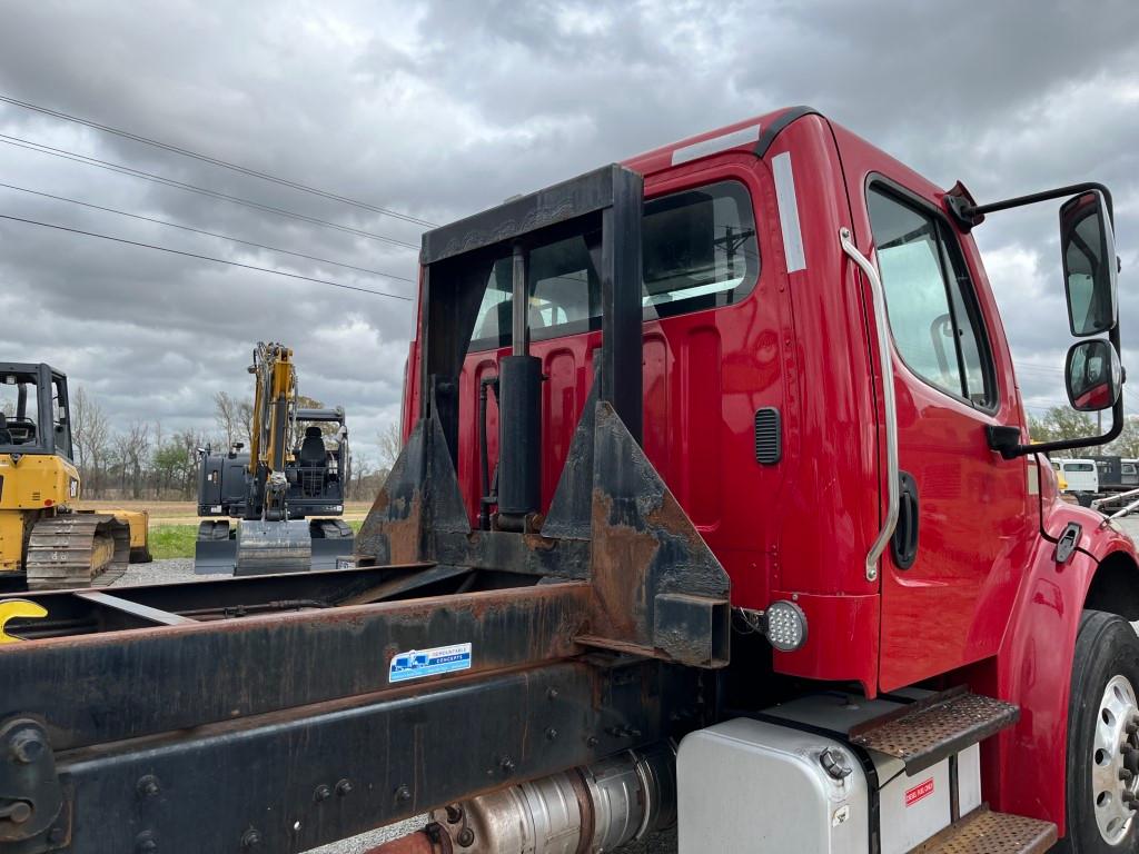 2018 FREIGHTLINER M2 106 CAB CHASSIS