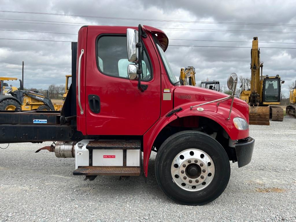 2018 FREIGHTLINER M2 106 CAB CHASSIS