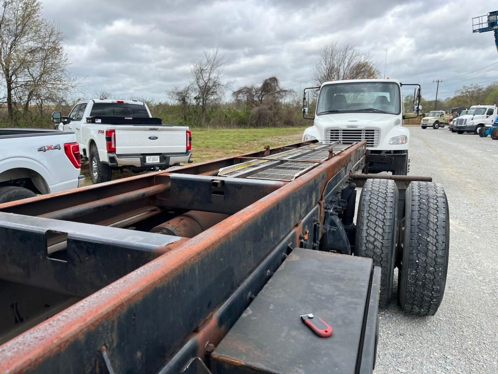 2018 FREIGHTLINER M2 106 CAB CHASSIS