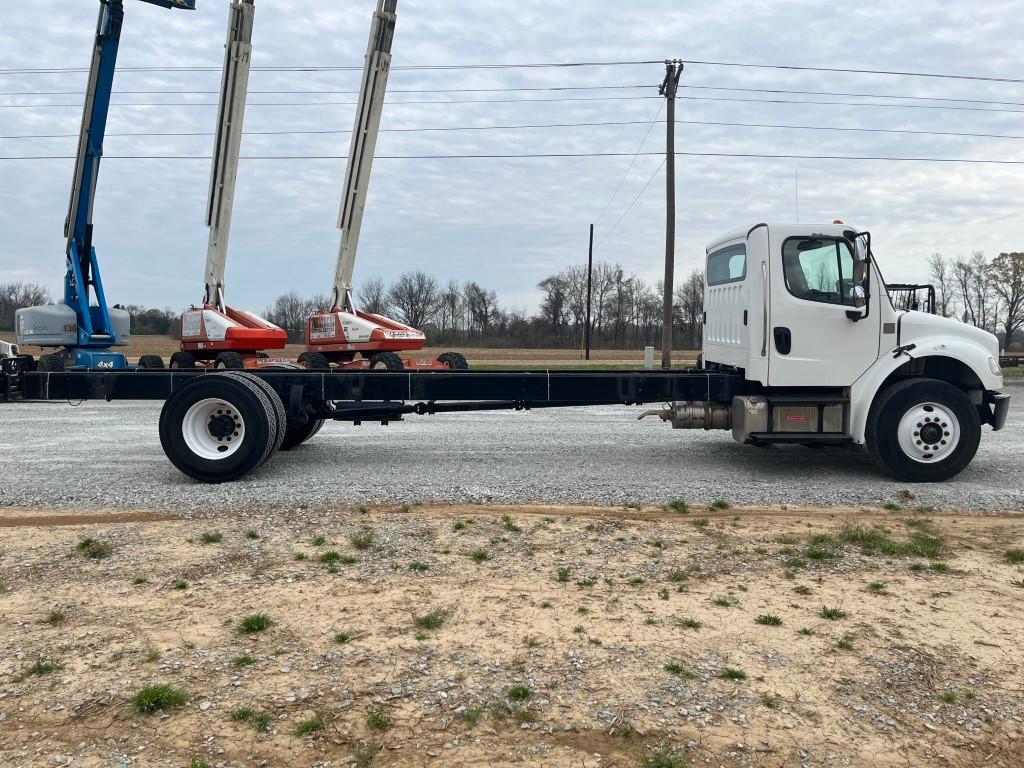 2018 FREIGHTLINER M2 106 CAB CHASSIS