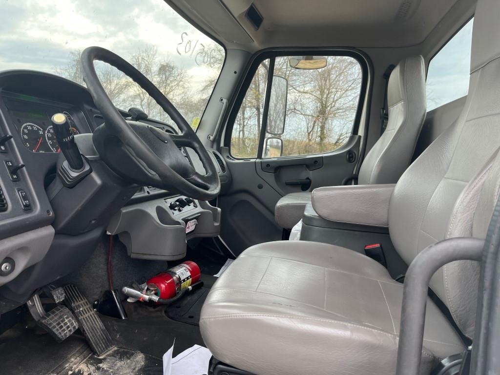 2018 FREIGHTLINER M2 106 CAB CHASSIS