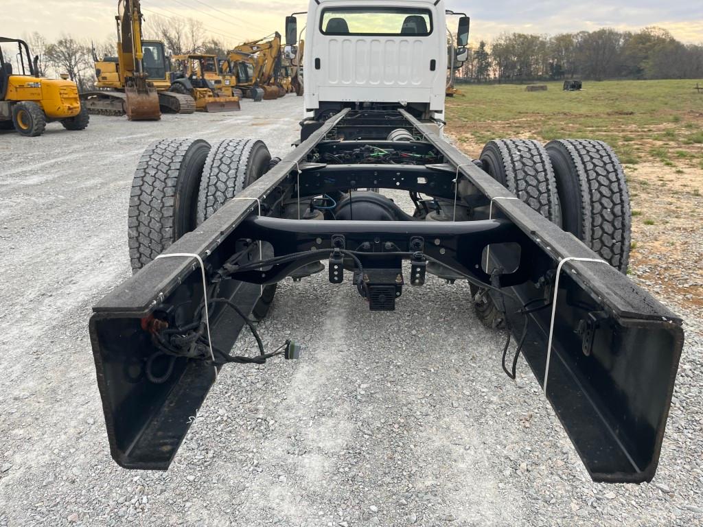 2018 FREIGHTLINER M2 106 CAB CHASSIS