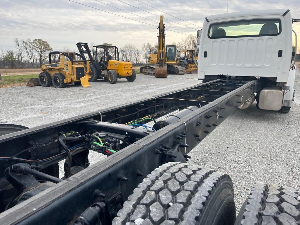 2018 FREIGHTLINER M2 106 CAB CHASSIS