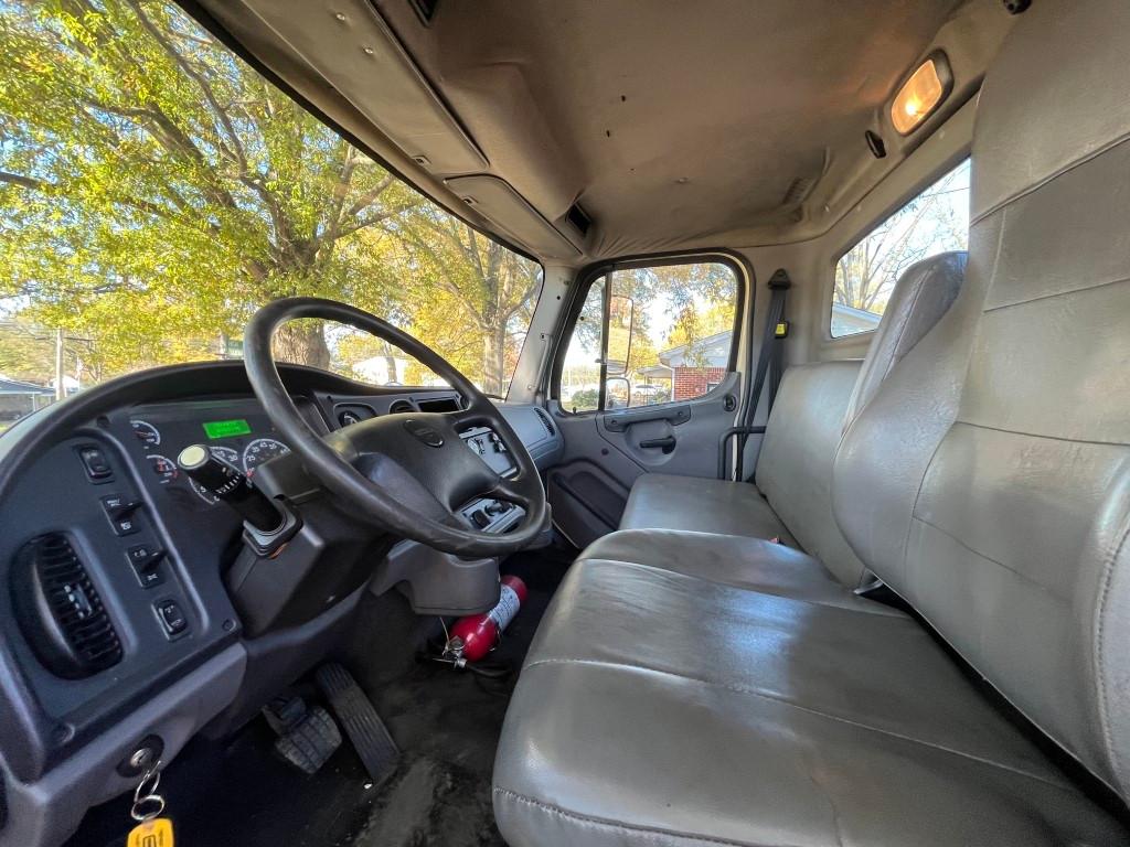 2018 FREIGHTLINER M2 106 CAB CHASSIS
