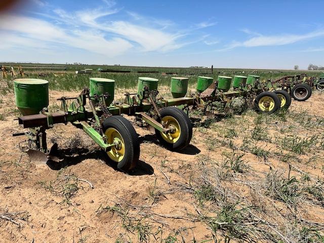 JOHN DEERE BUSTER PLANTER 8 ROW
