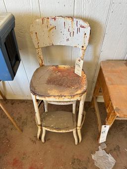 ANTIQUE STEP STOOL