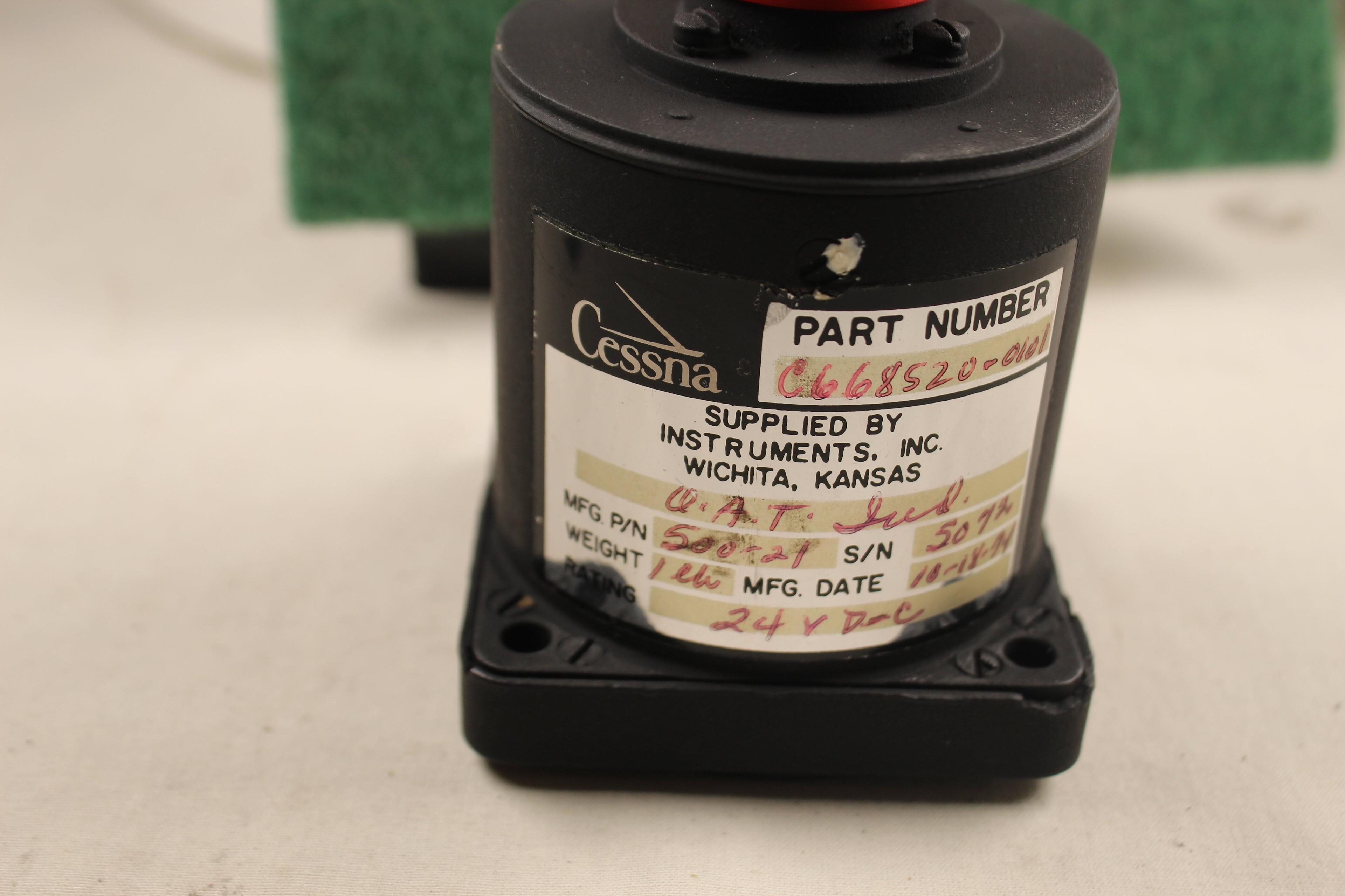 Instruments Inc. OAT indicator PN 500 21 W/8130