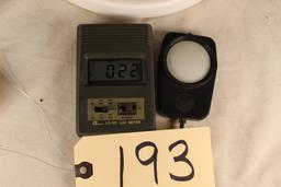 Lutron LX-101 LUX meter turns on