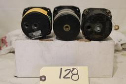 Lot Of 3 Instruments 2 Airspeed Indicators & 1 United Alimeter Pn 5940