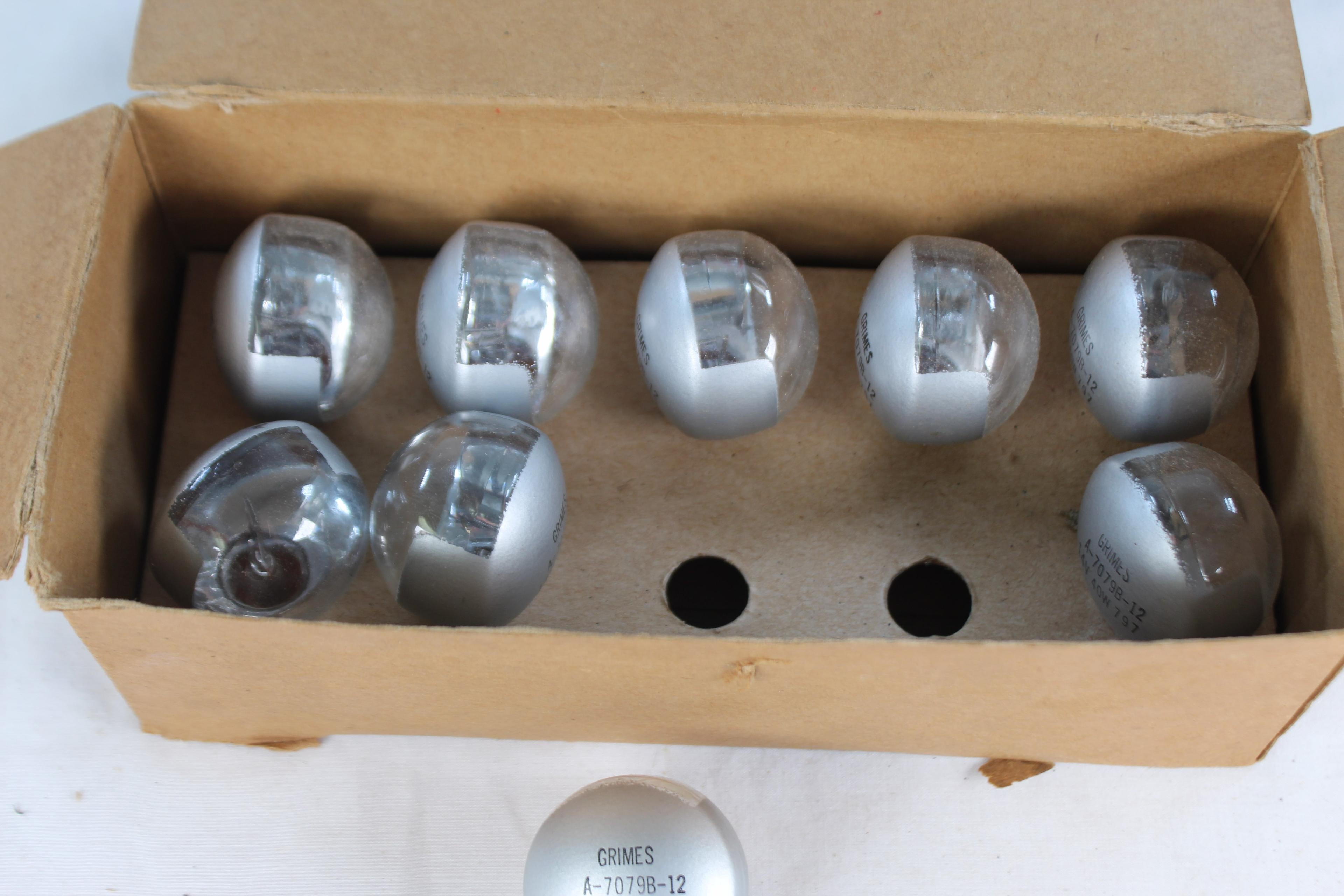 LOT OF 9 GRIMES REFLECTOR BULBS P/N A-7079B-12
